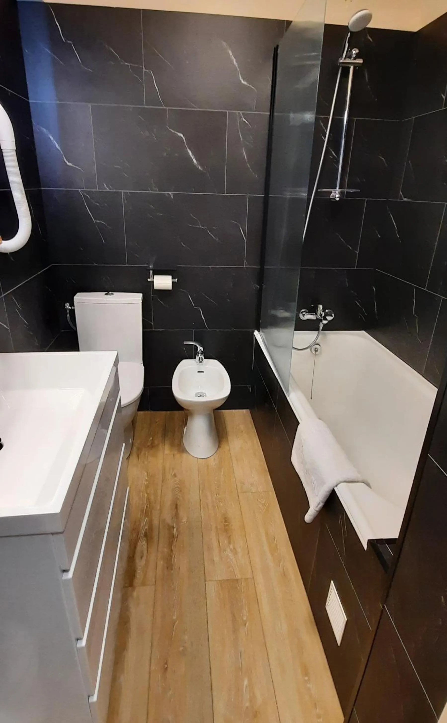 Toilet in Hôtel Chastellares