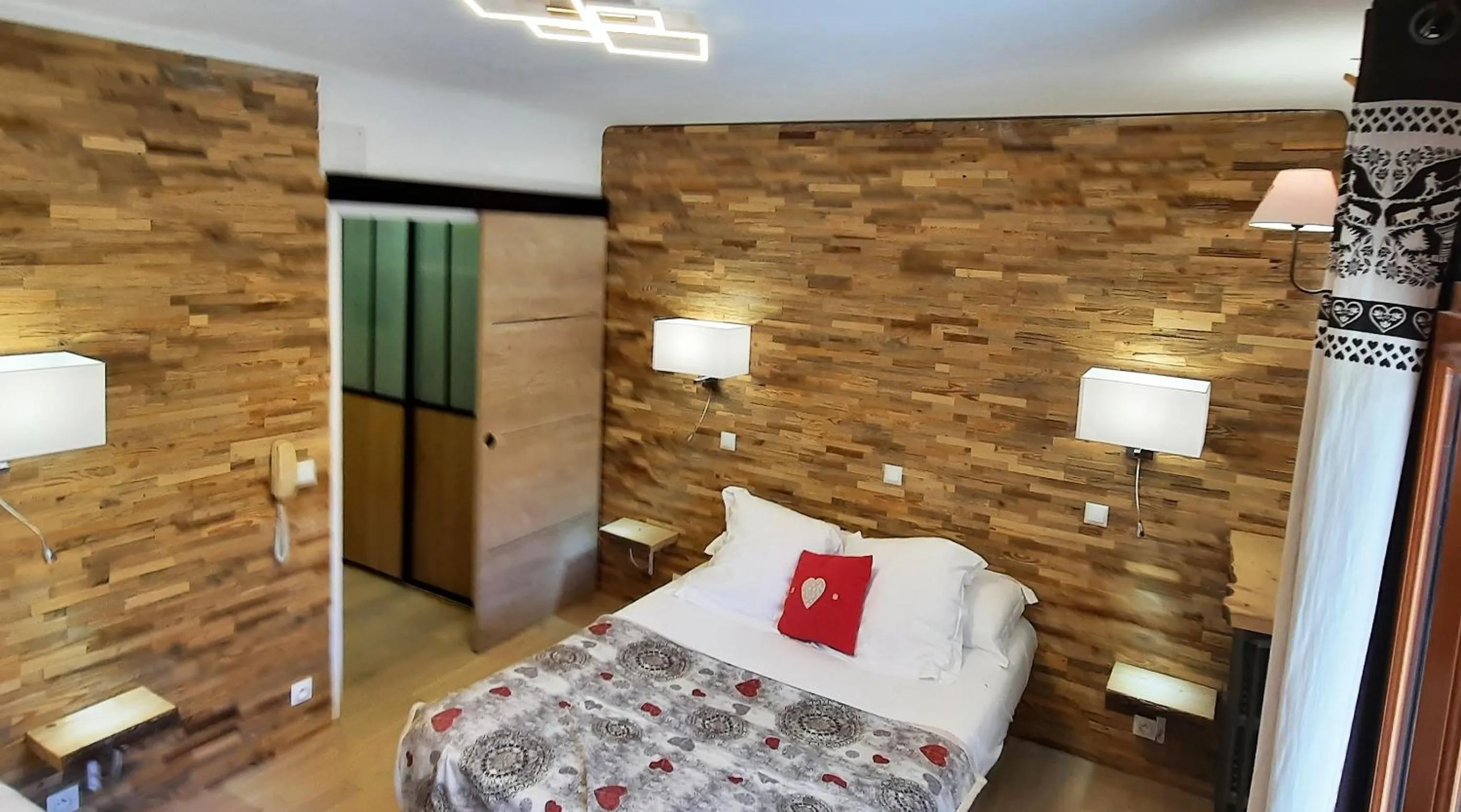 Bed in Hôtel Chastellares