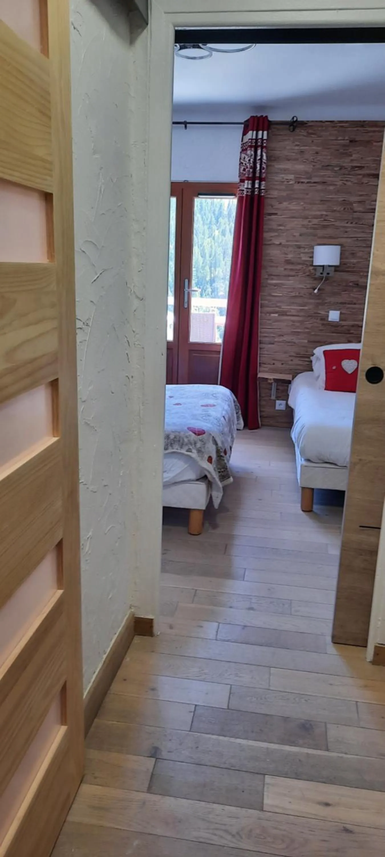 Photo of the whole room, Bed in Hôtel Chastellares