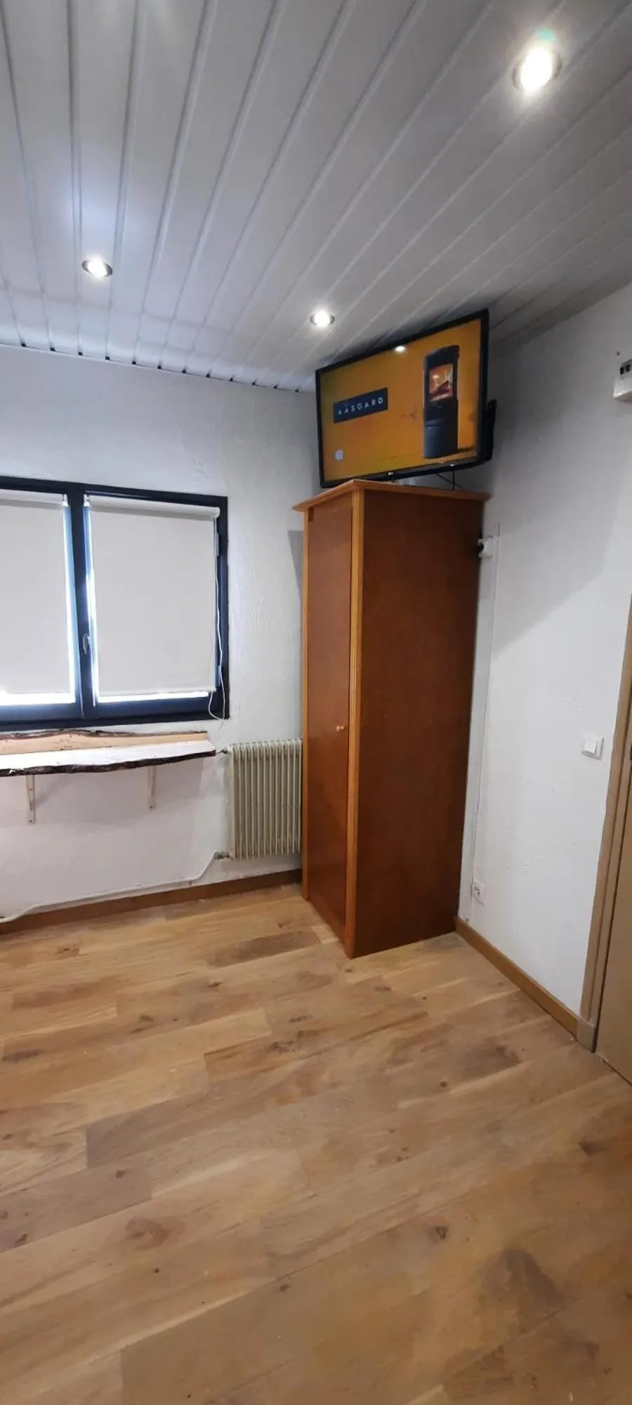 wardrobe in Hôtel Chastellares