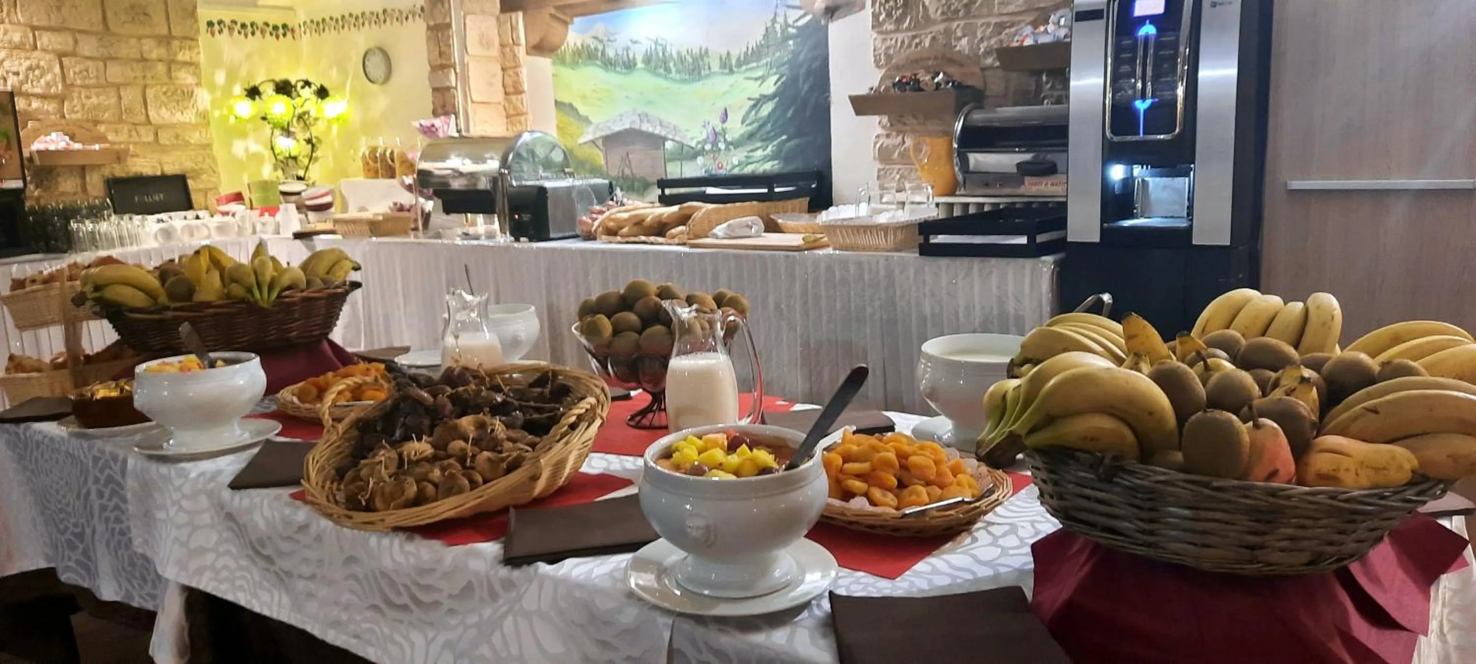 Buffet breakfast in Hôtel Chastellares