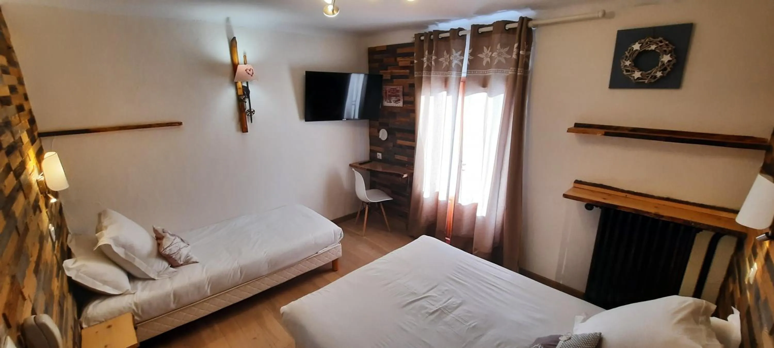 Bed in Hôtel Chastellares