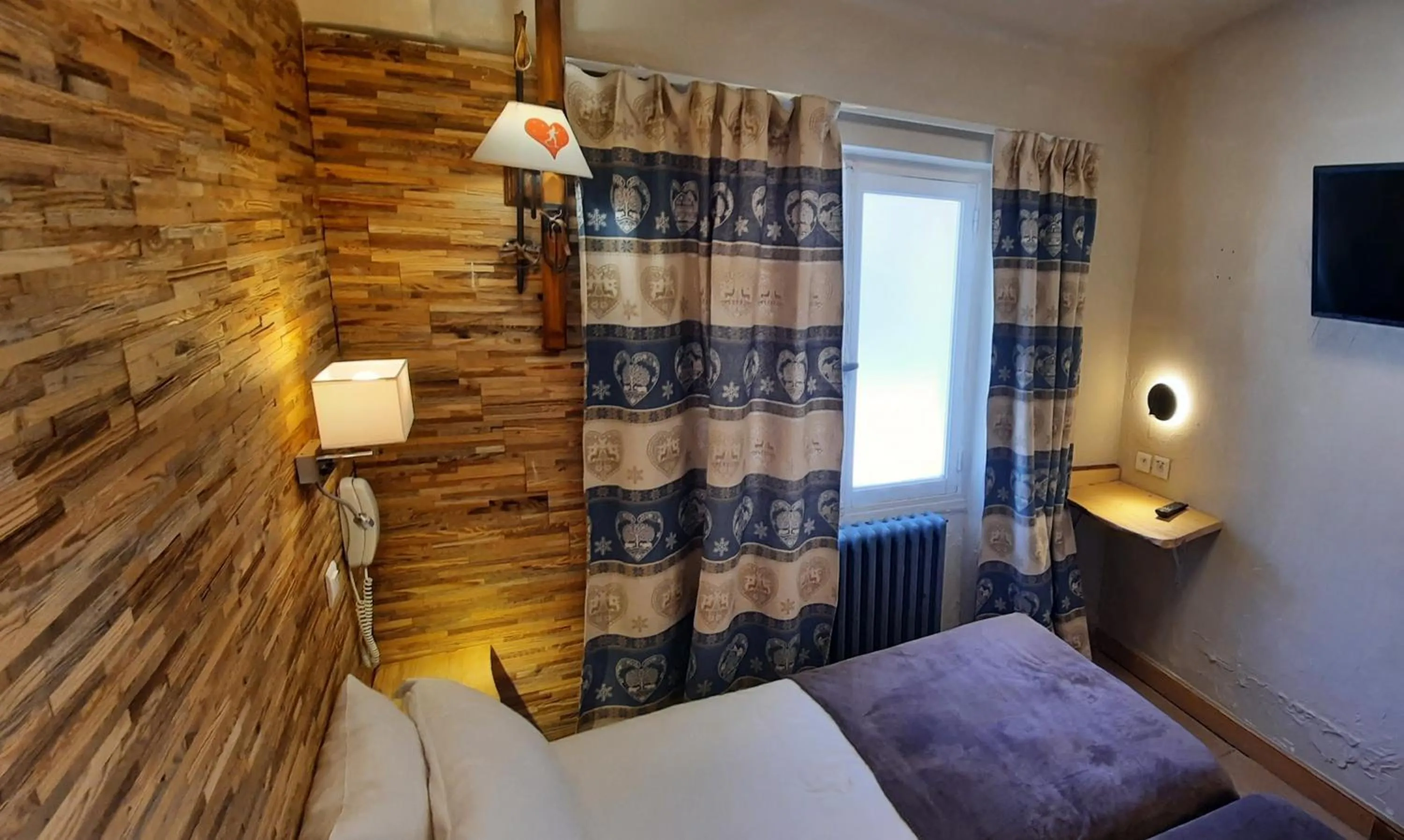 Bed in Hôtel Chastellares