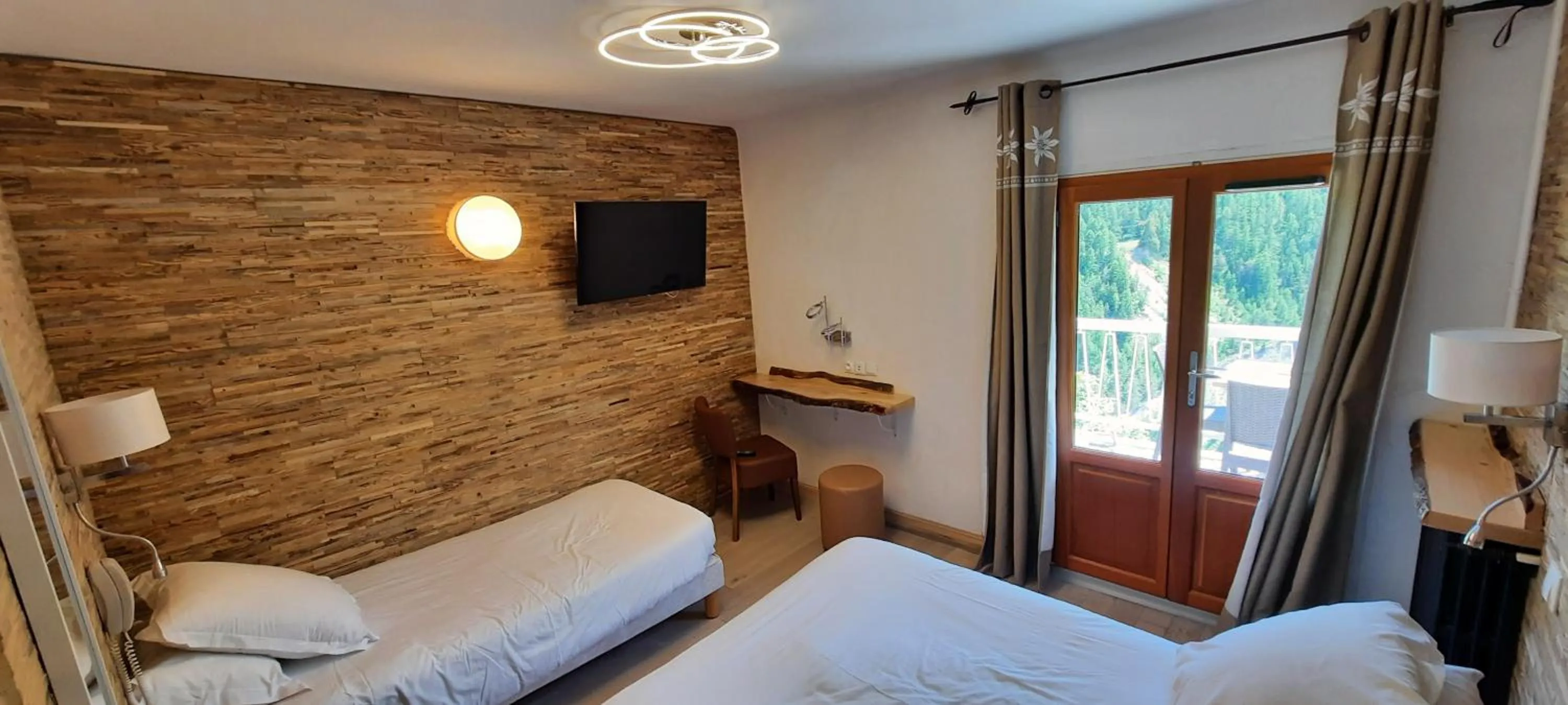 Bed in Hôtel Chastellares