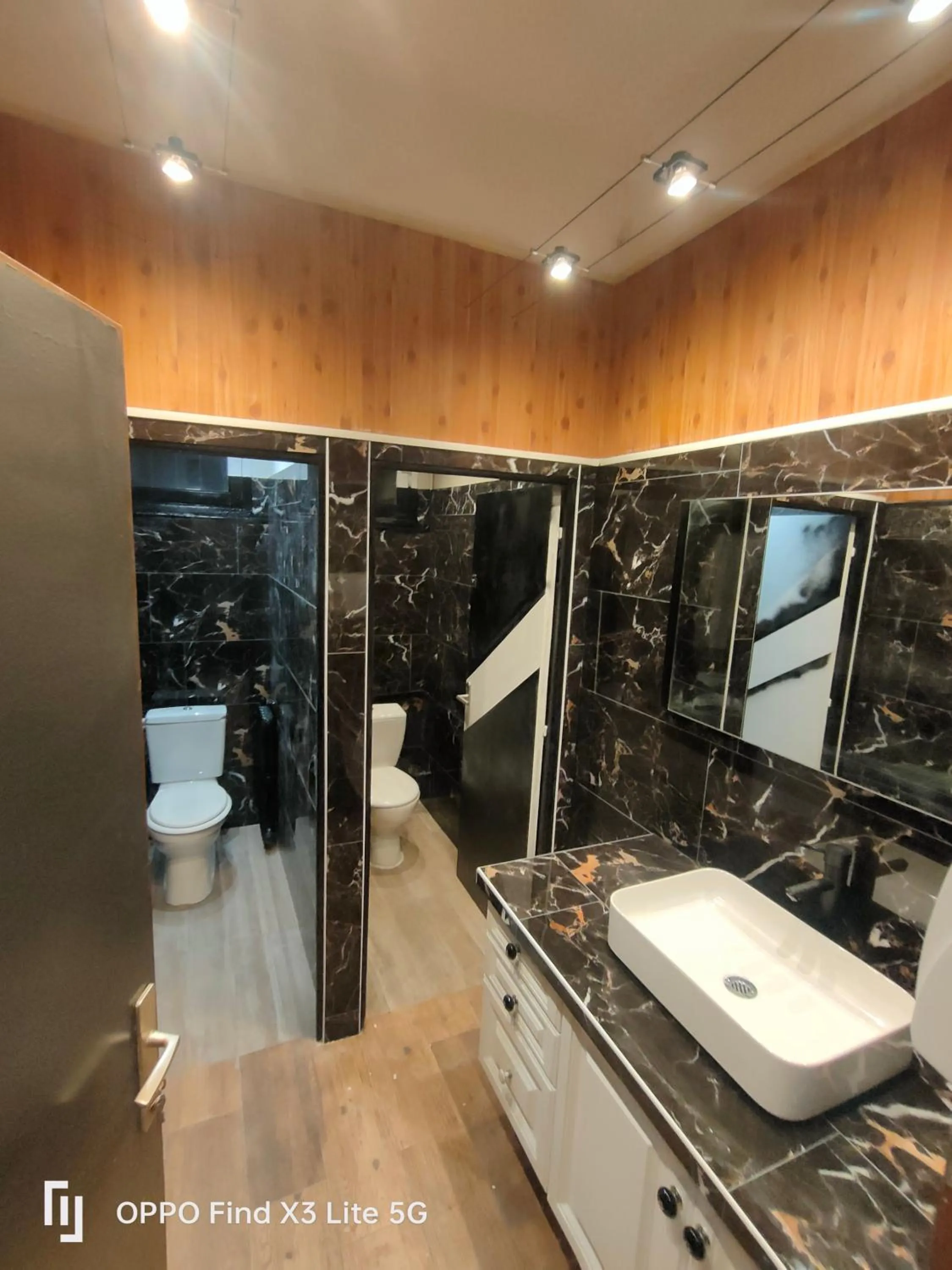 Toilet in Hôtel Chastellares