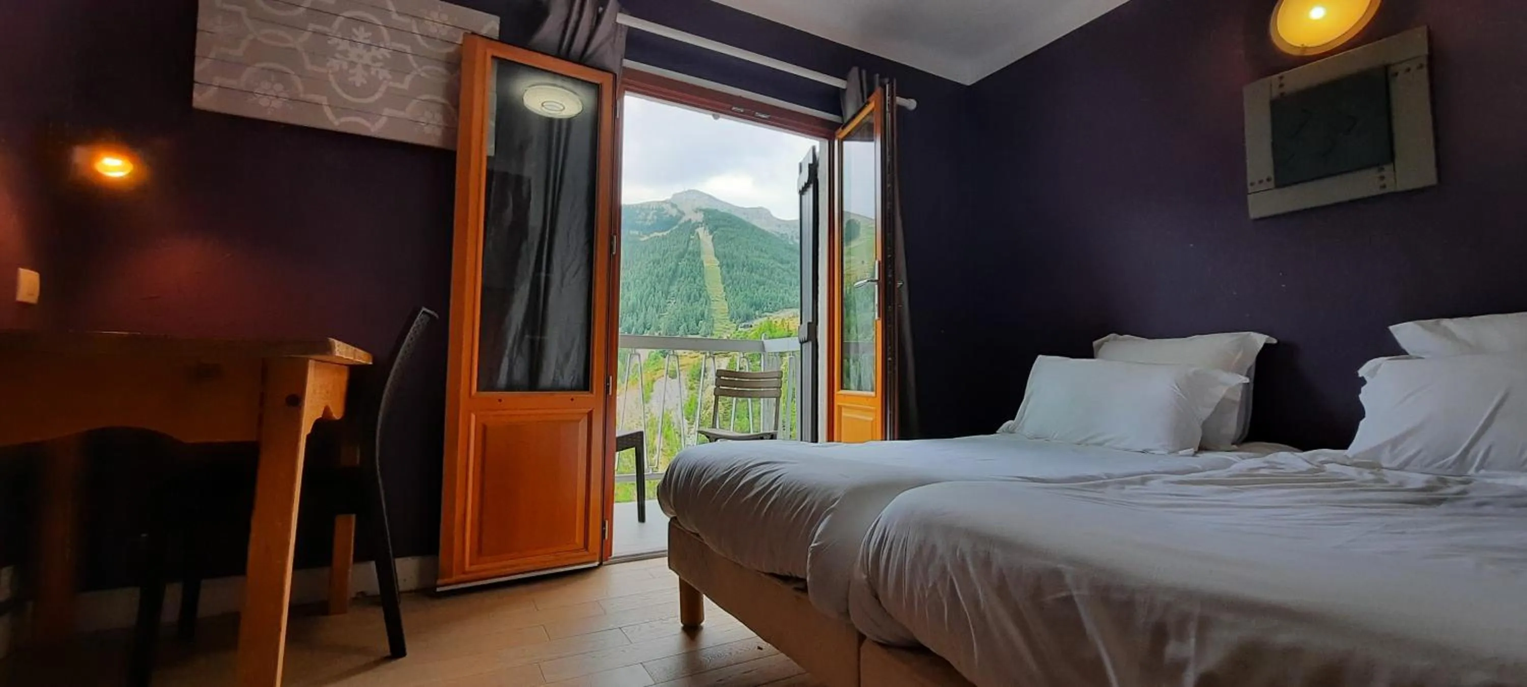 Natural landscape, Bed in Hôtel Chastellares