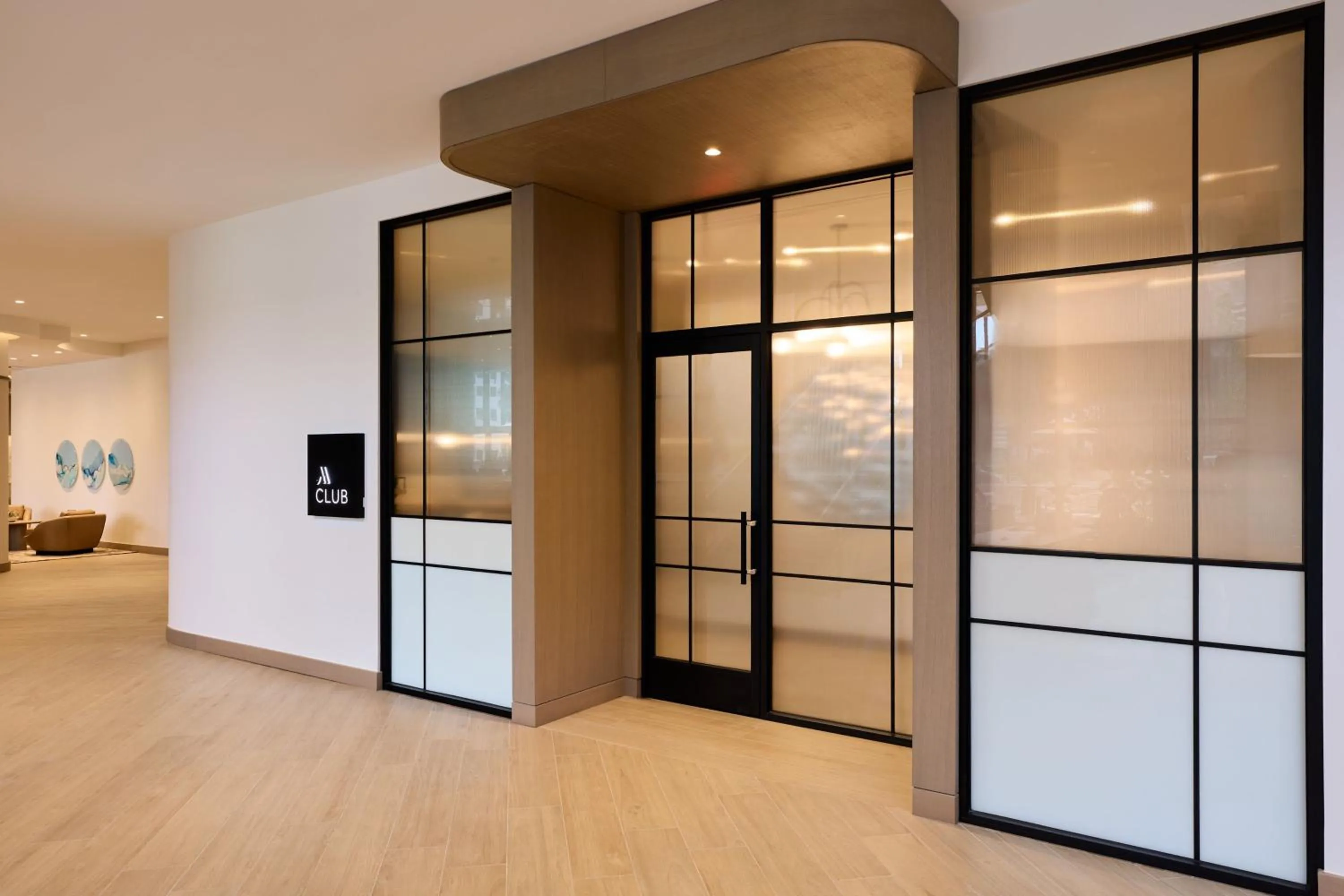 Lounge or bar in Marriott Long Beach Downtown