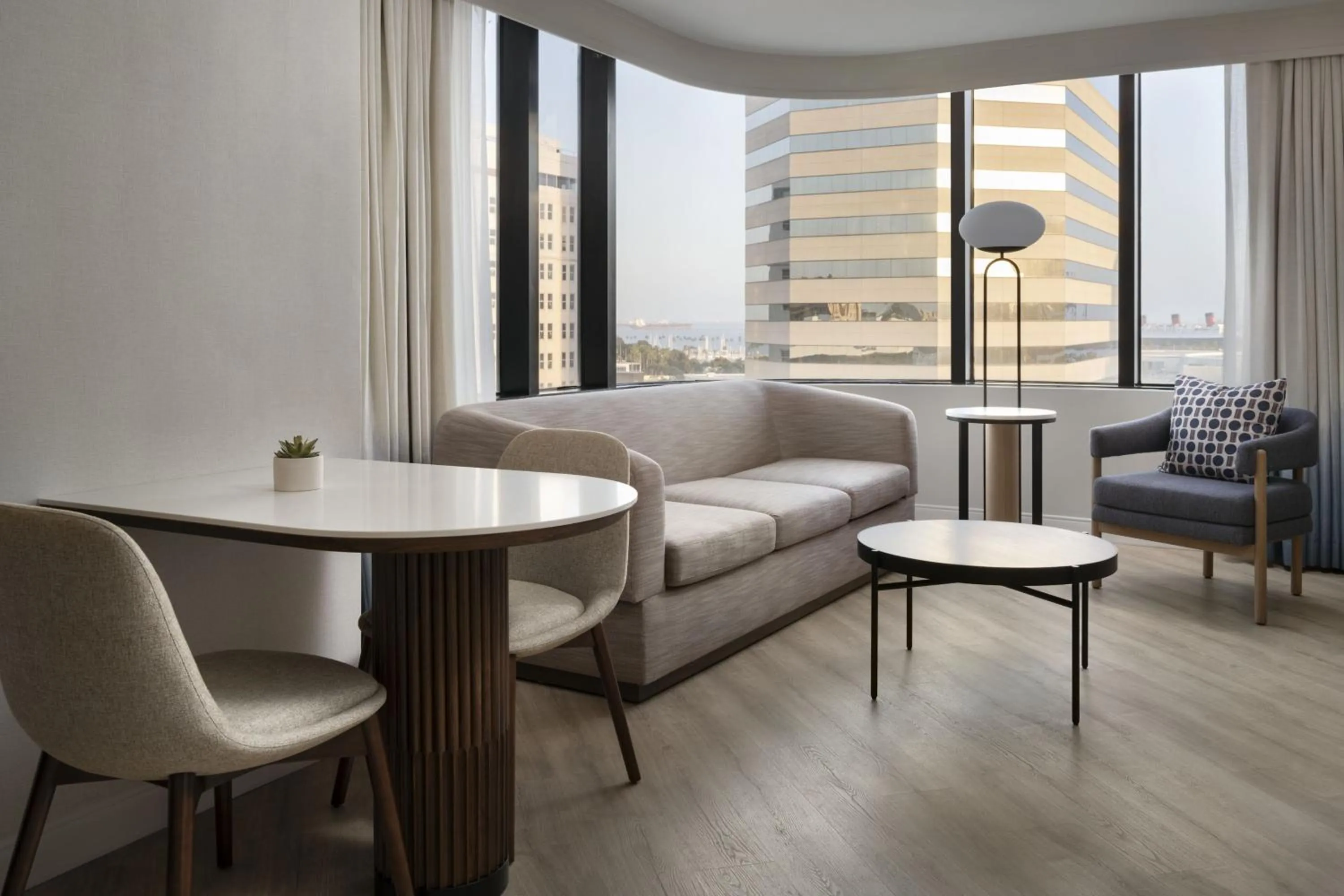 Photo of the whole room in Marriott Long Beach Downtown