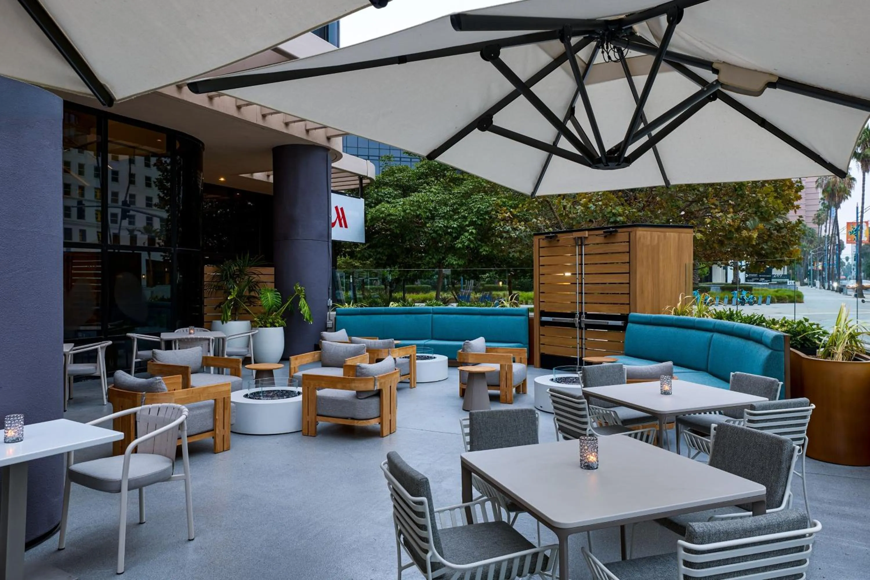 Restaurant/places to eat in Marriott Long Beach Downtown