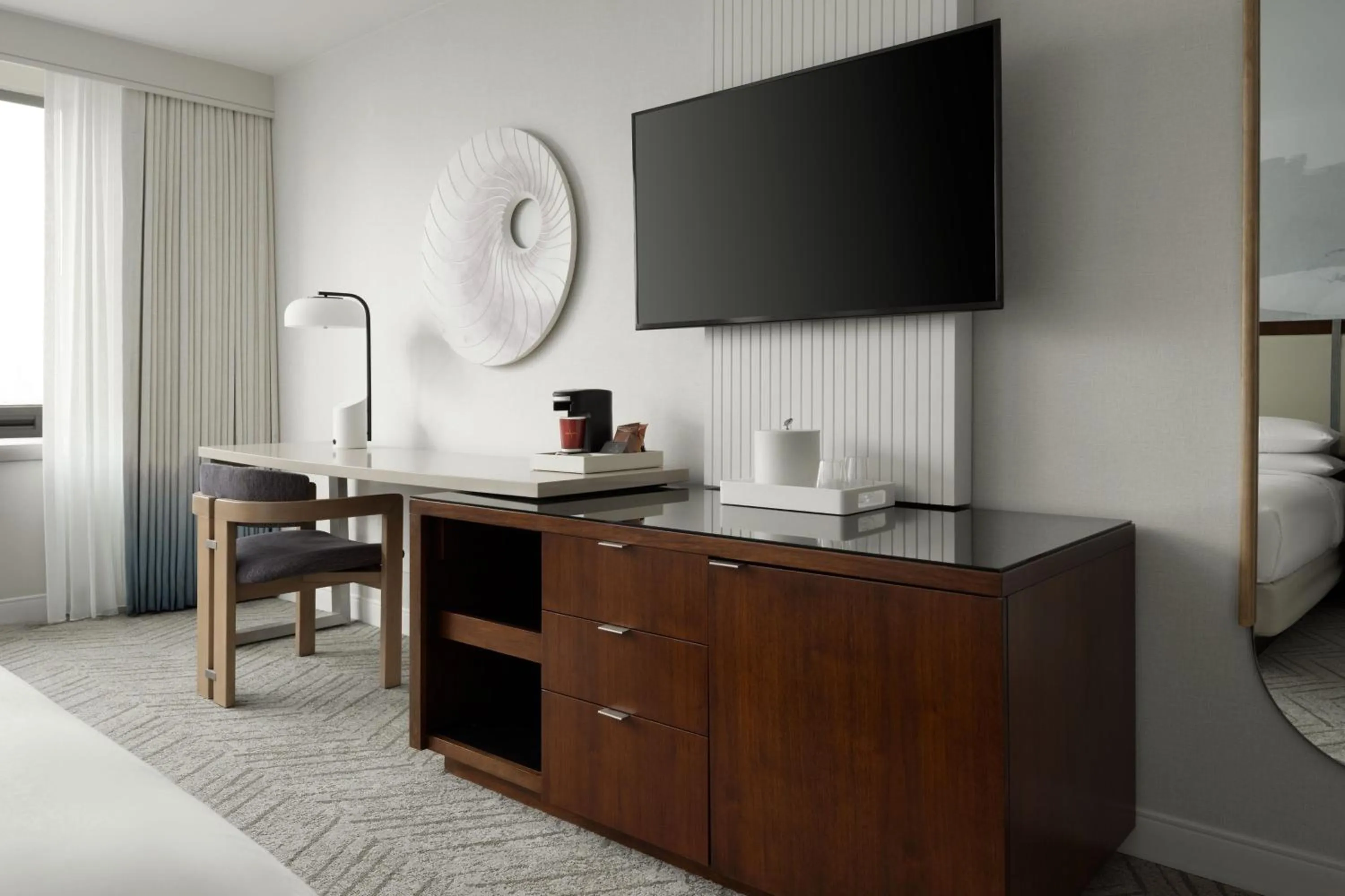 Photo of the whole room, Bed in Marriott Long Beach Downtown