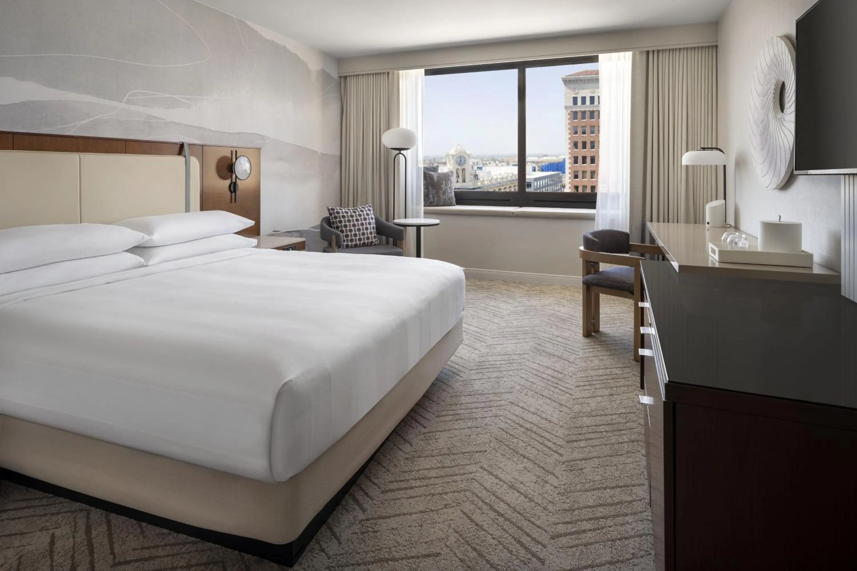 Photo of the whole room, Bed in Marriott Long Beach Downtown