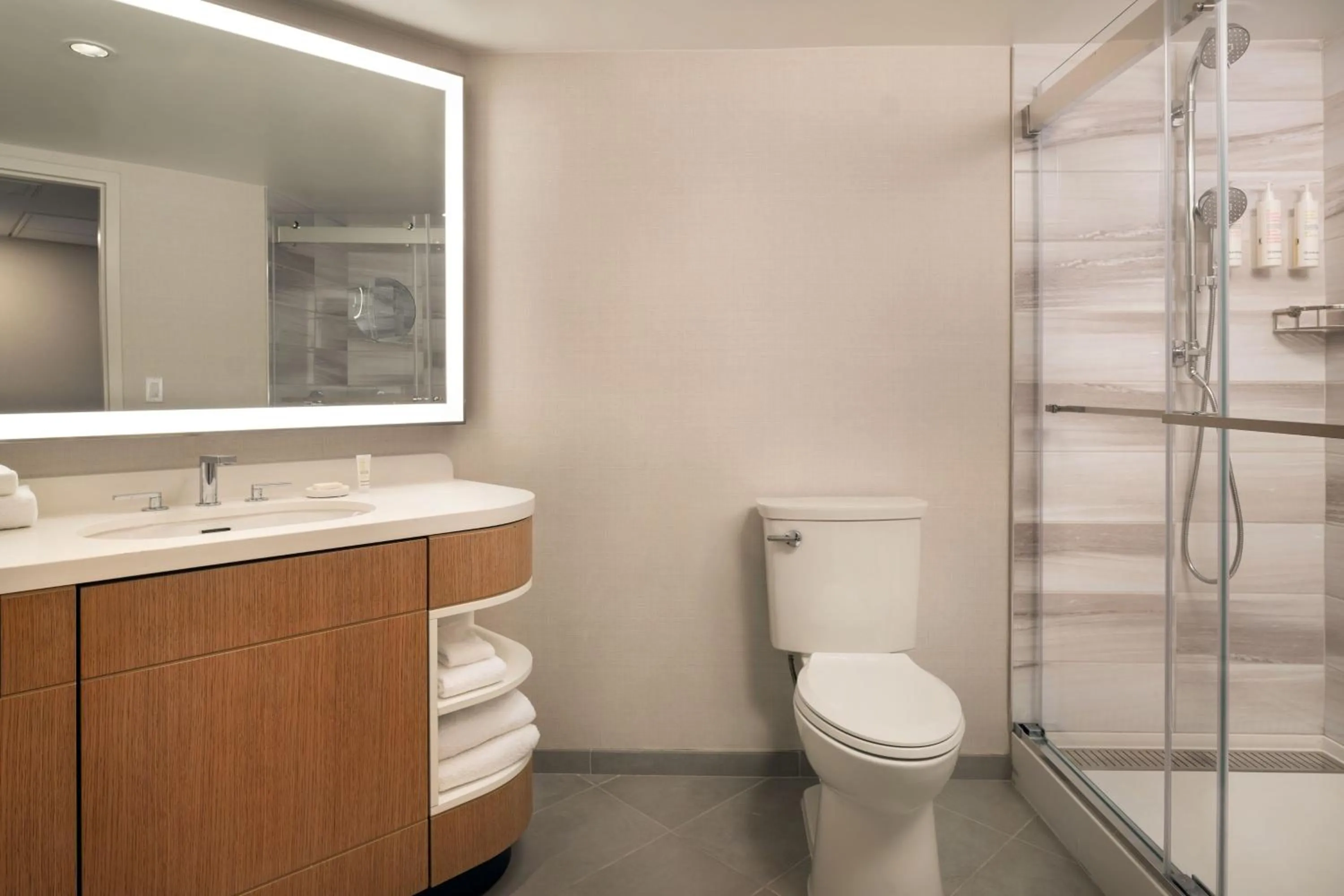 Bathroom in Marriott Long Beach Downtown