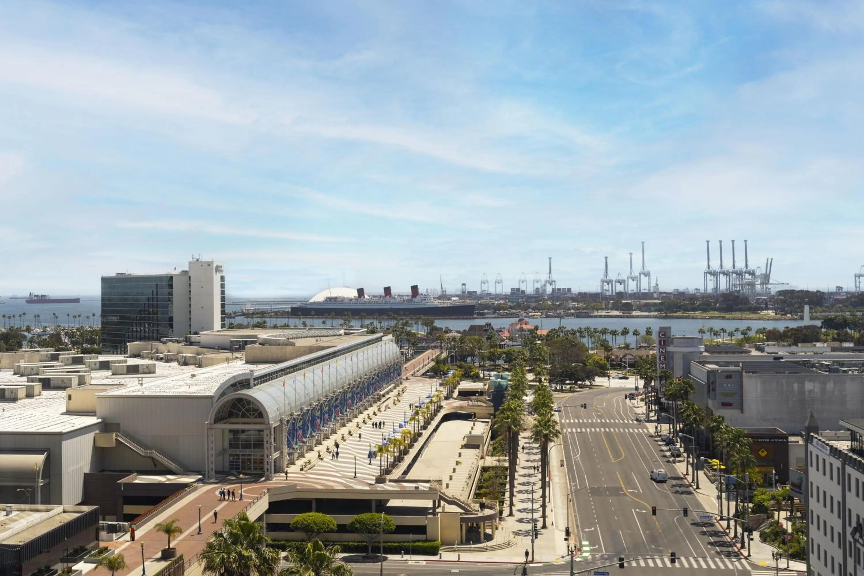 Photo of the whole room in Marriott Long Beach Downtown