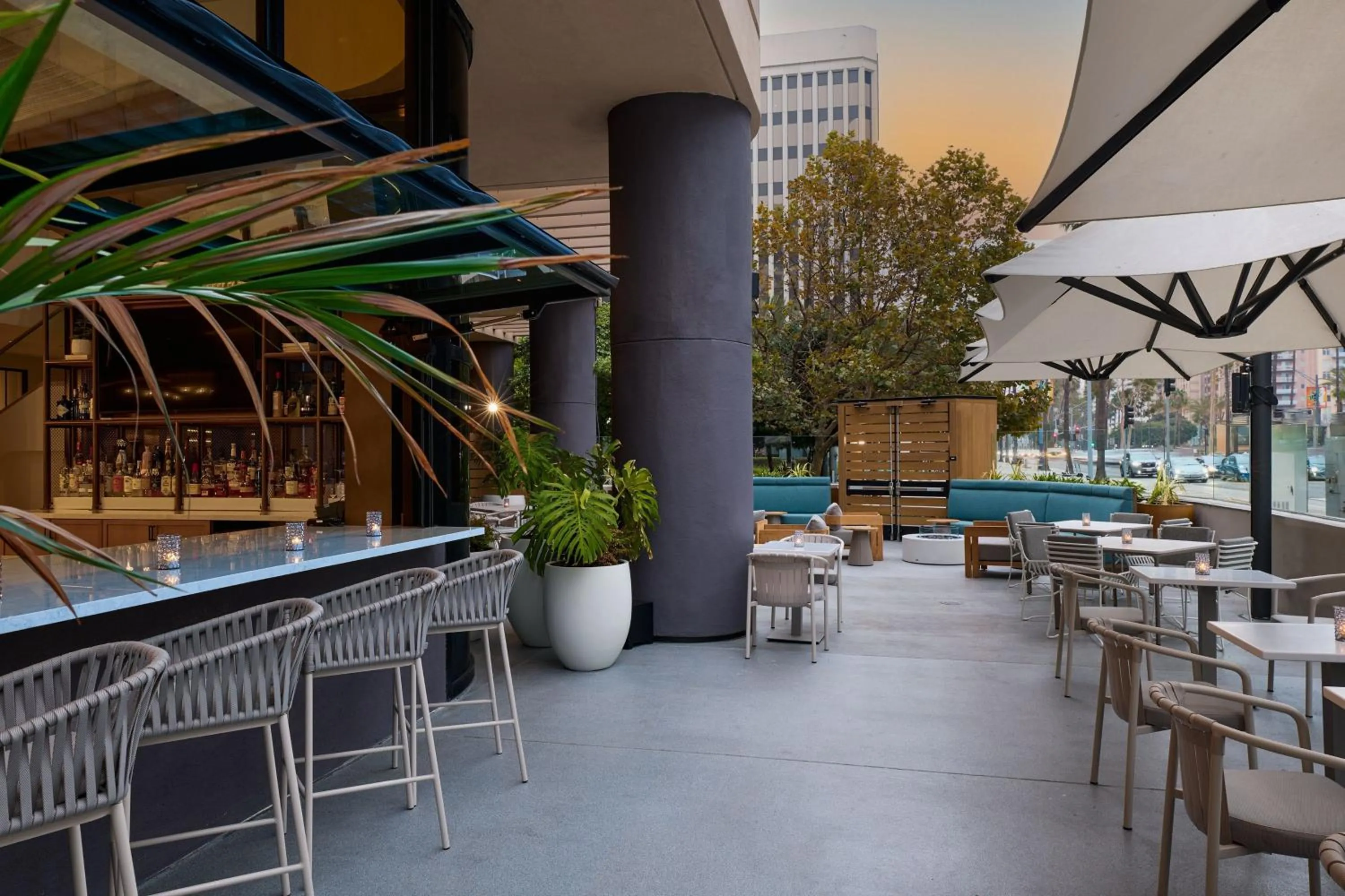 Restaurant/places to eat in Marriott Long Beach Downtown