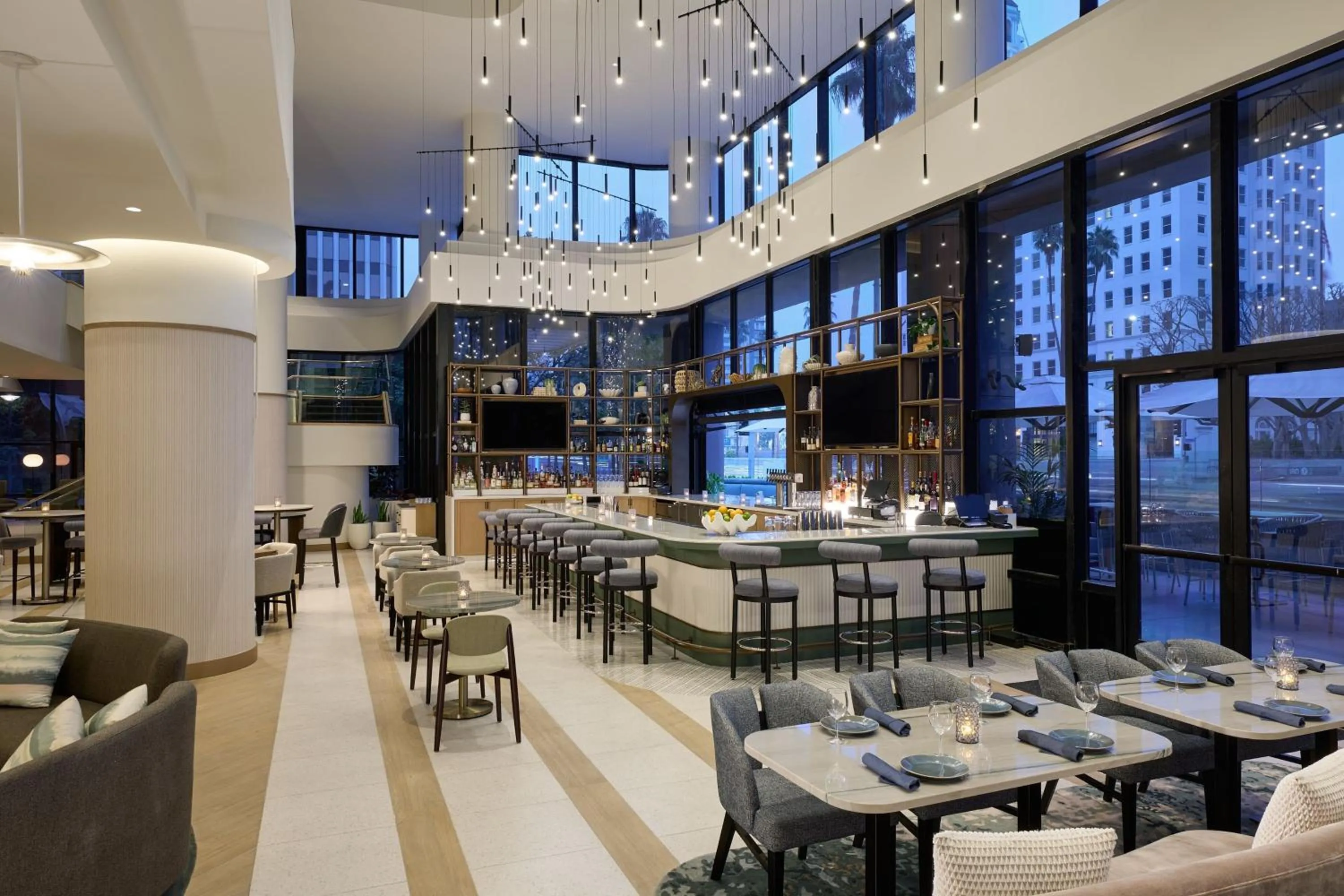 Lounge or bar in Marriott Long Beach Downtown