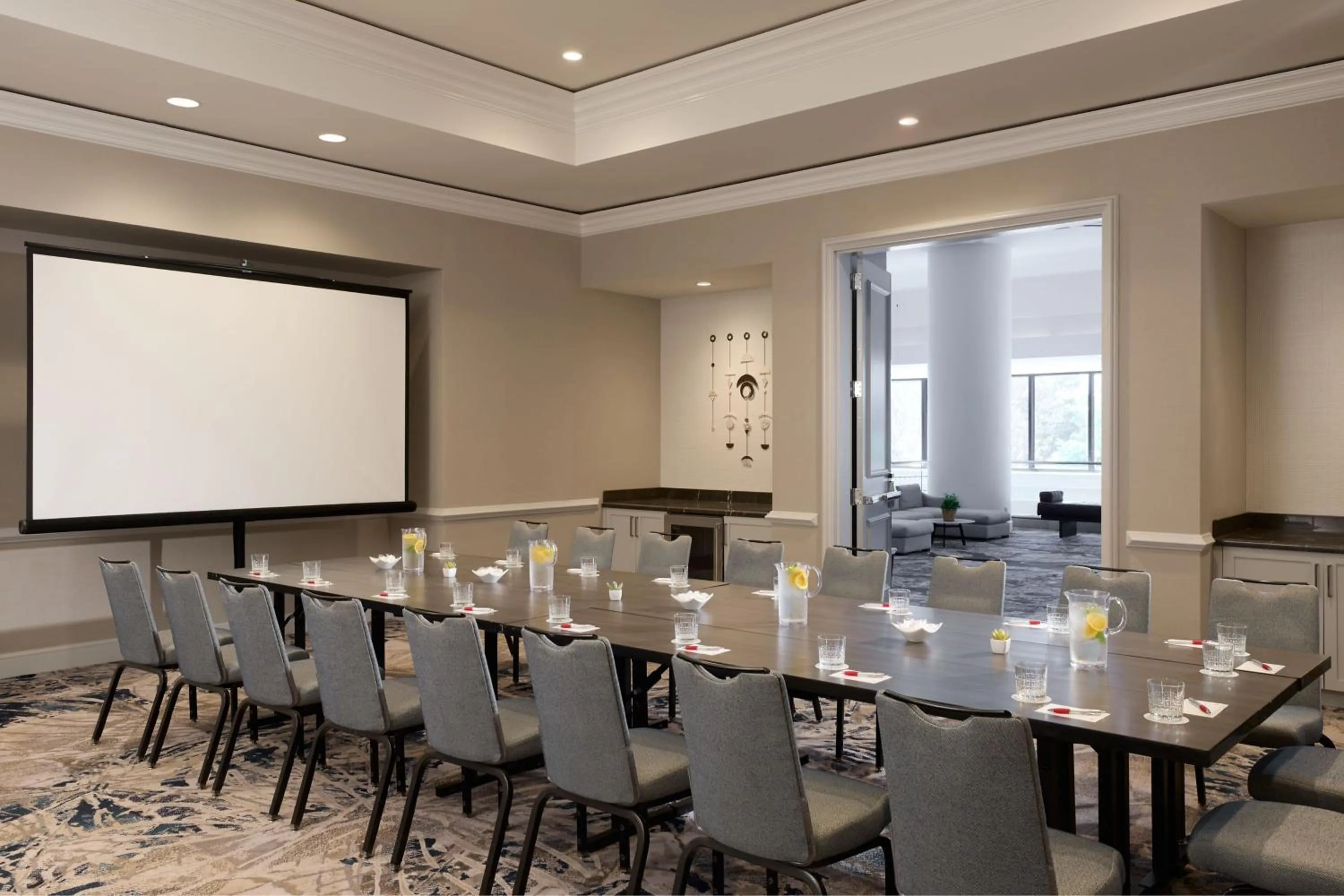 Meeting/conference room in Marriott Long Beach Downtown
