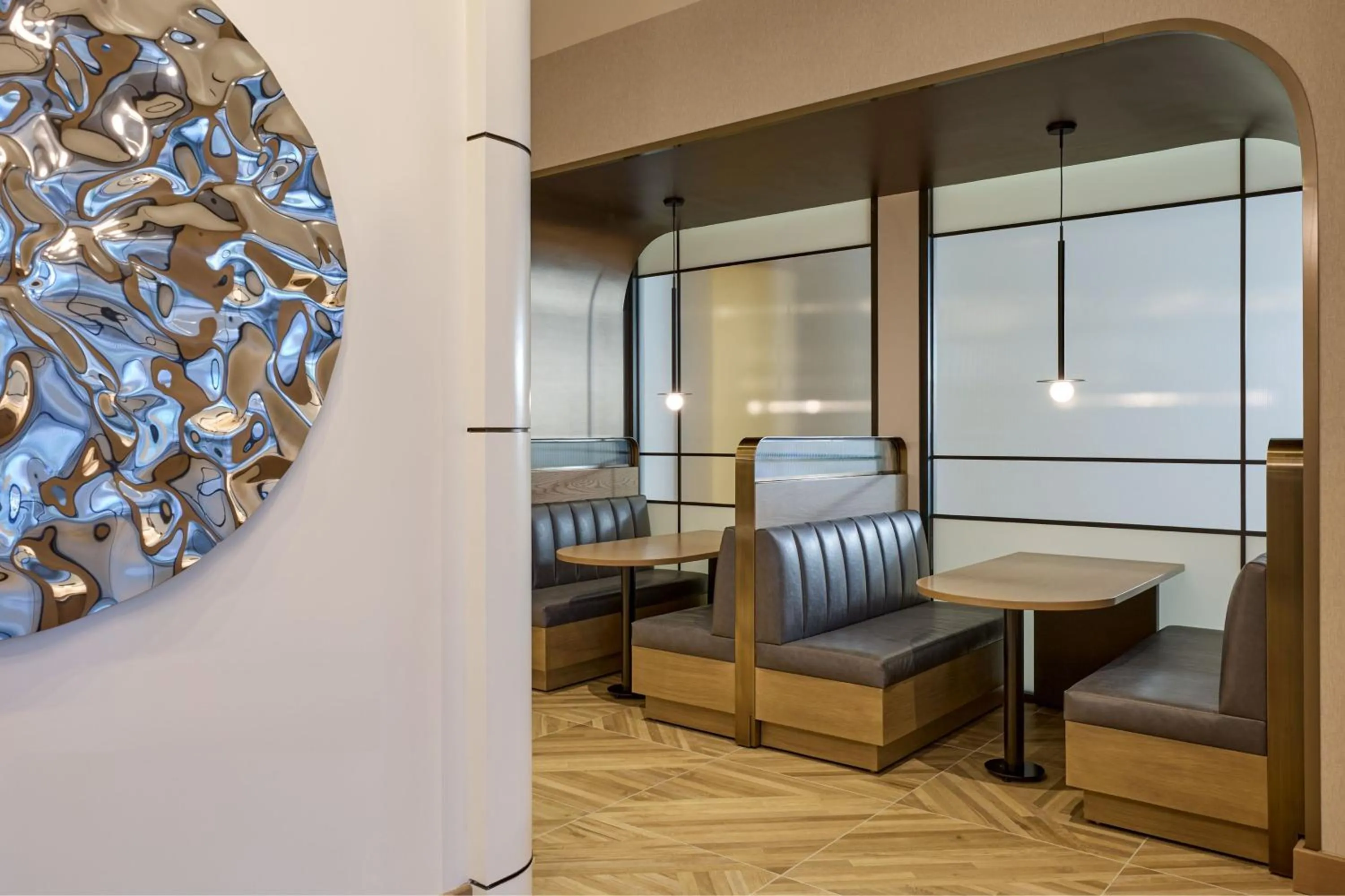 Lounge or bar in Marriott Long Beach Downtown