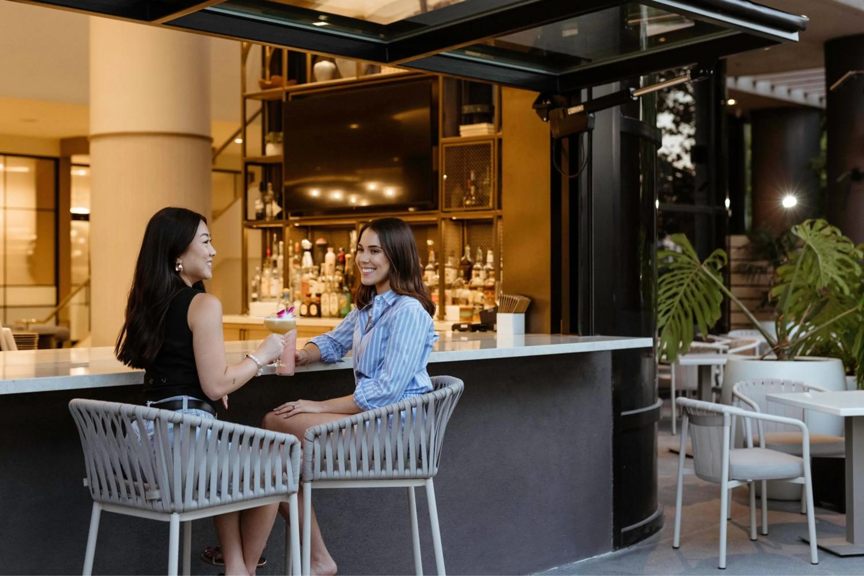 Restaurant/places to eat in Marriott Long Beach Downtown