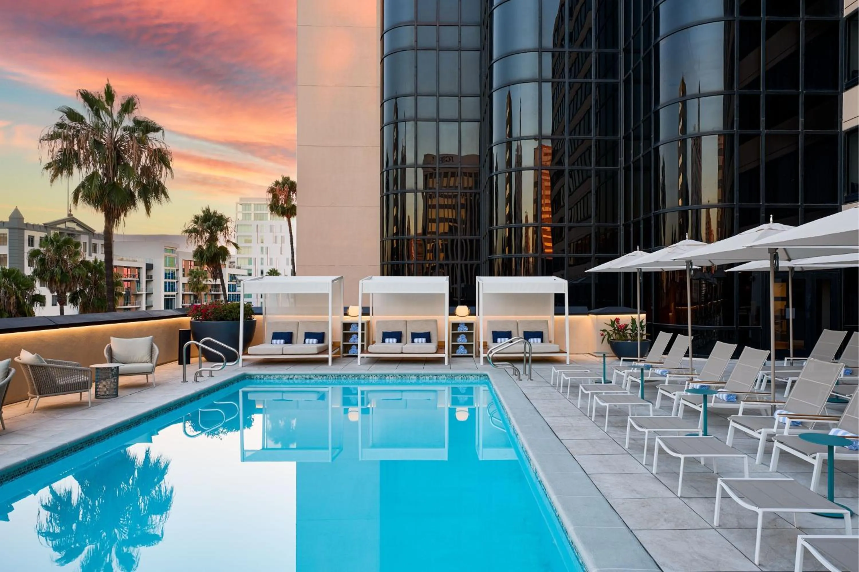 Swimming pool in Marriott Long Beach Downtown