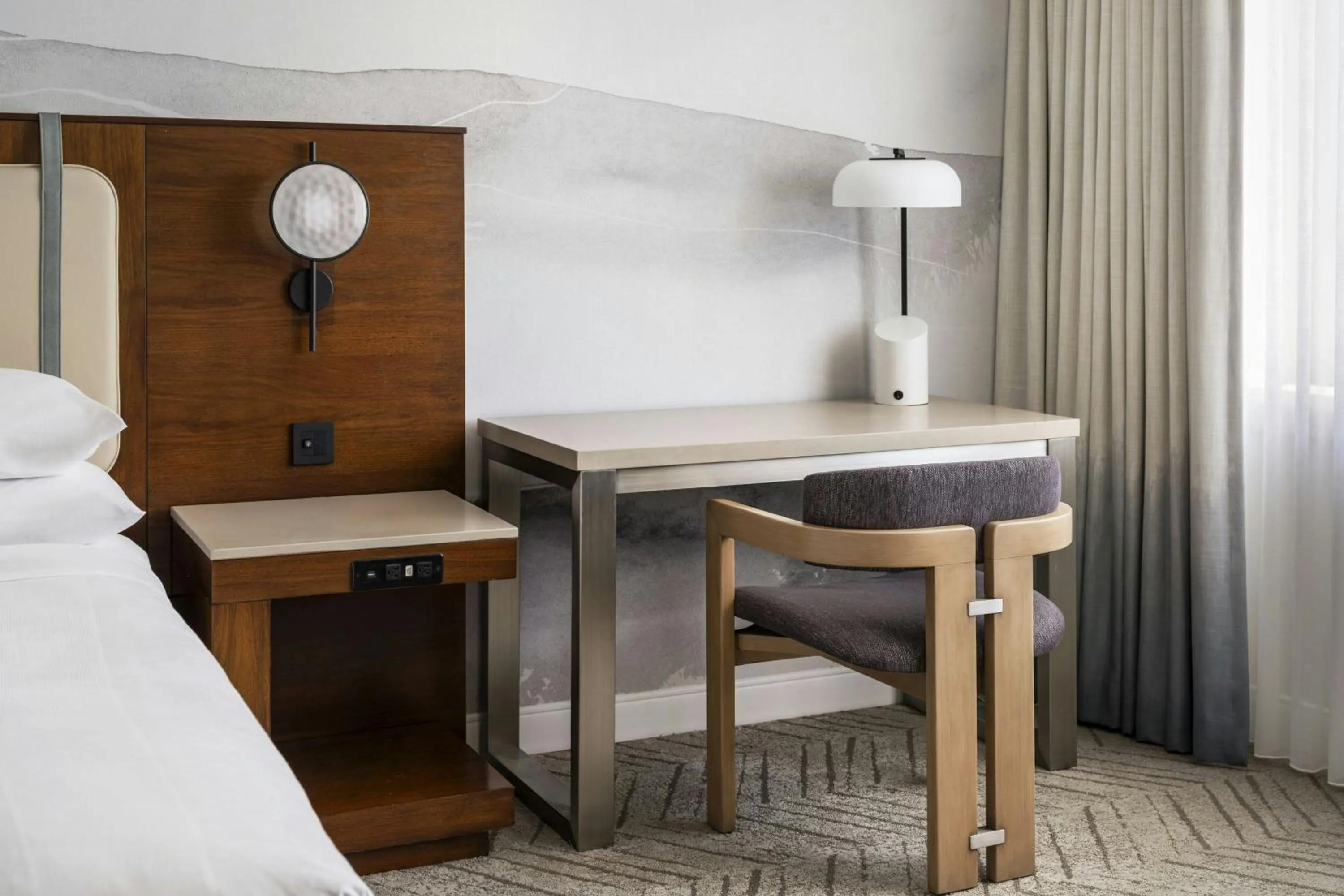 Photo of the whole room, Bed in Marriott Long Beach Downtown