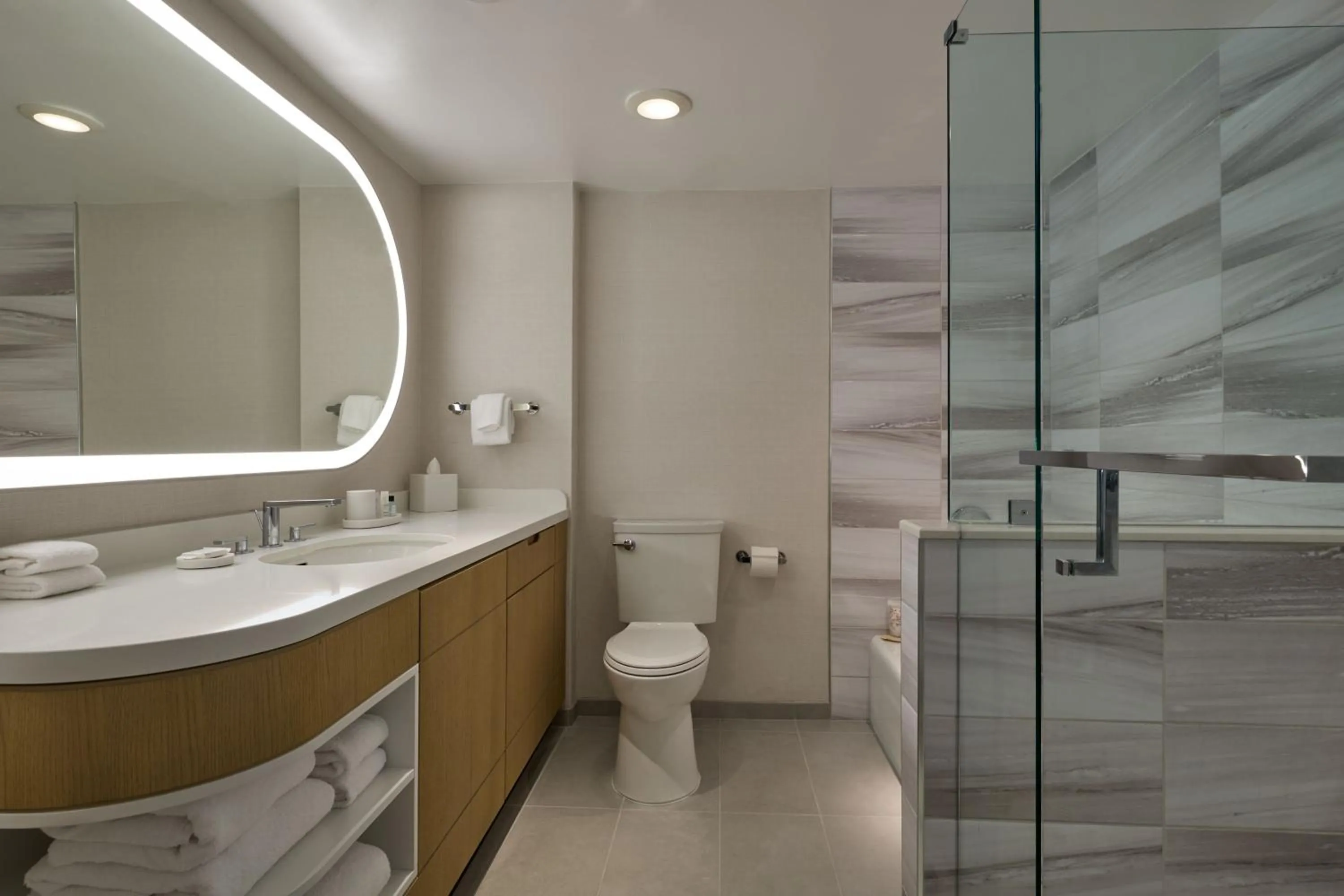 Bathroom in Marriott Long Beach Downtown