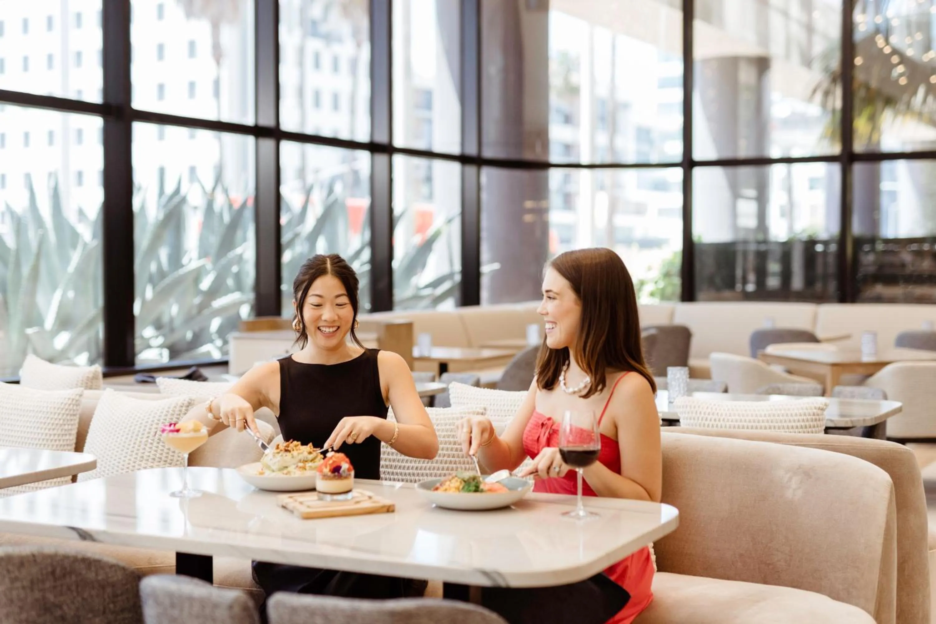 Restaurant/places to eat in Marriott Long Beach Downtown