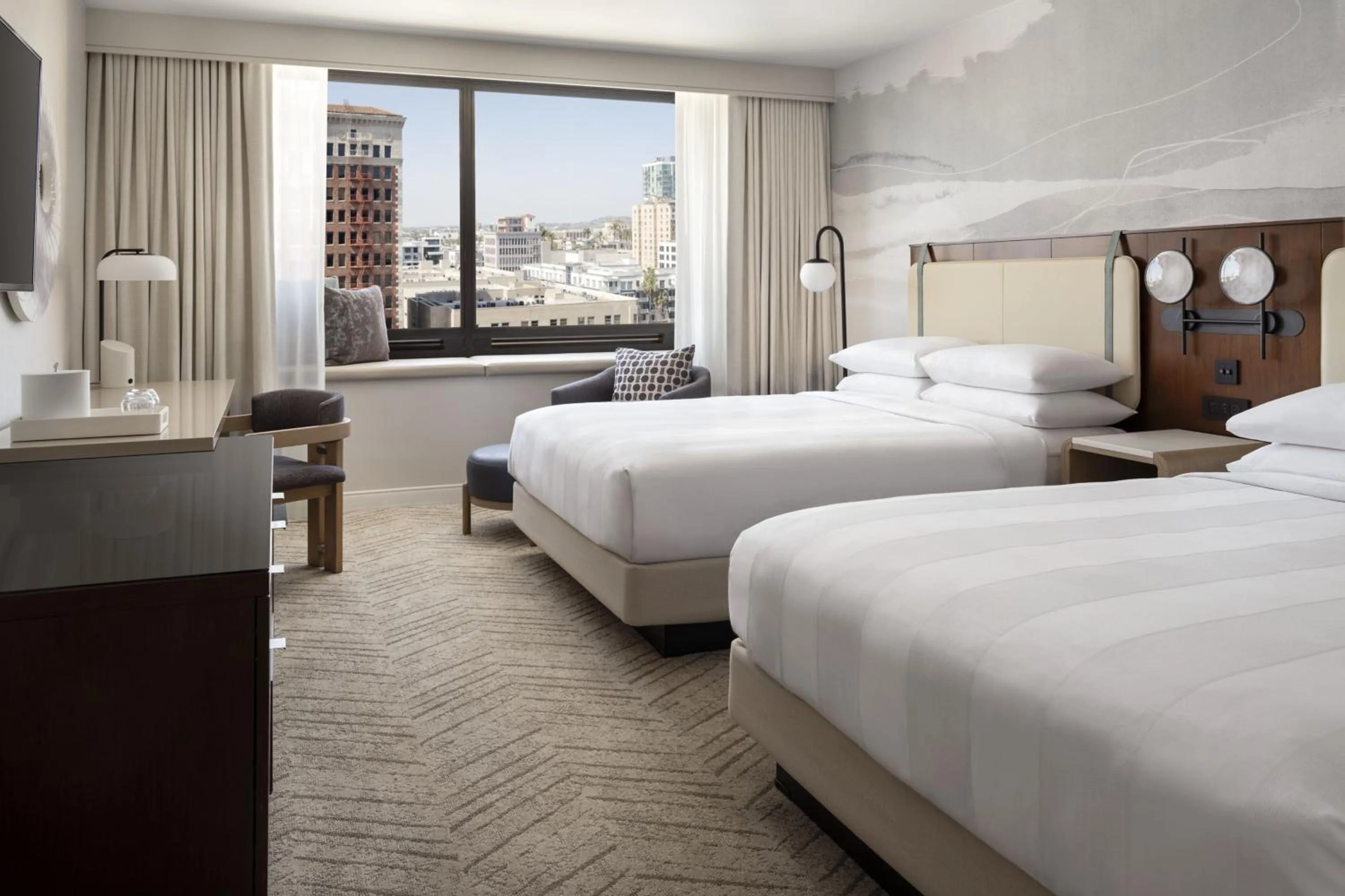 Photo of the whole room, Bed in Marriott Long Beach Downtown