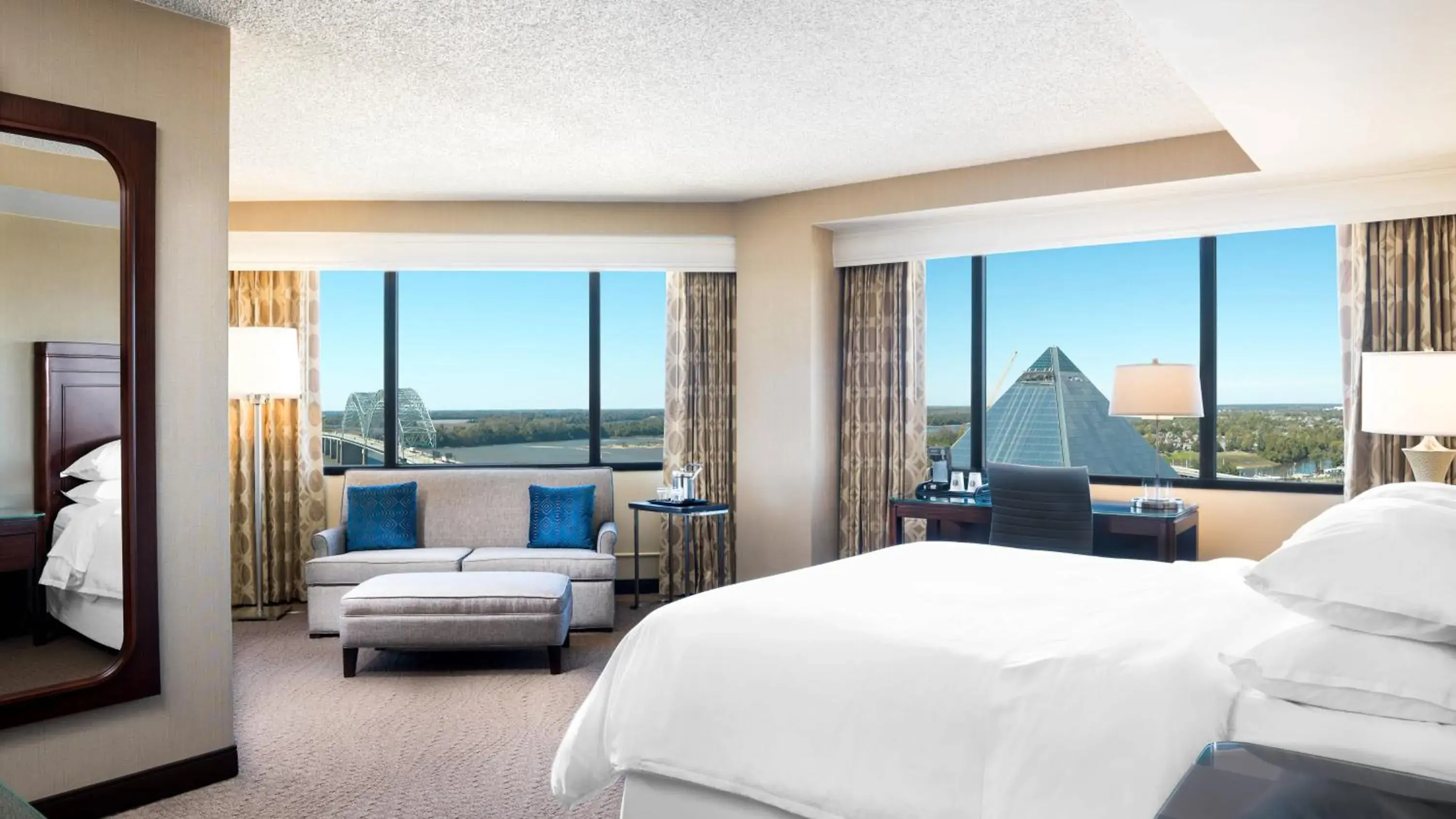 Corner King, Club lounge access, Larger Guest room, 1 King in Sheraton Memphis Downtown Hotel Corner King, Club lounge access, Larger Guest room, 1 King in Sheraton Memphis Downtown Hotel