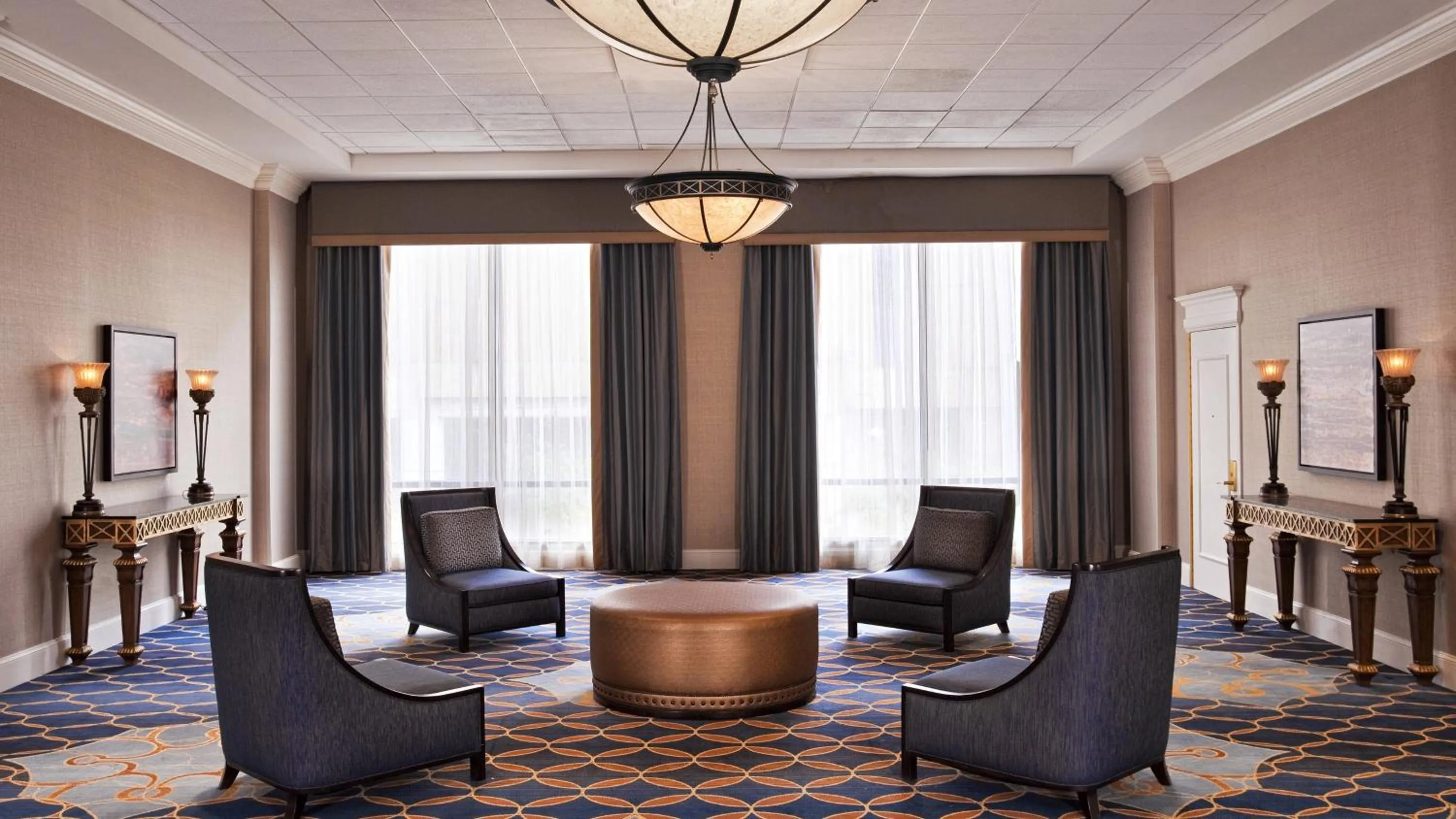 Seating area in Sheraton Memphis Downtown Hotel