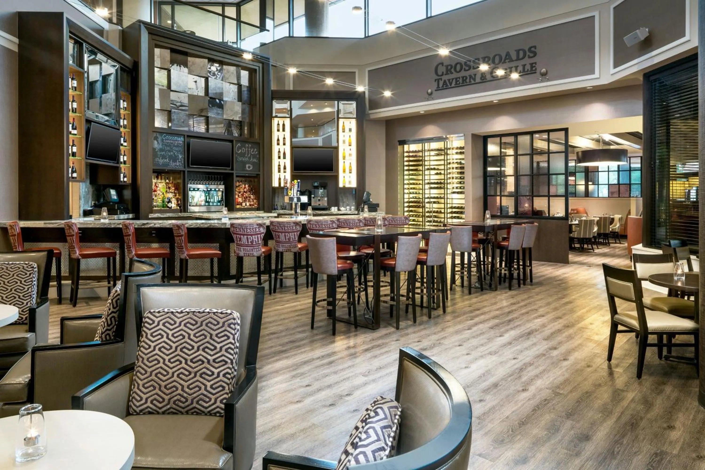 Restaurant/places to eat in Memphis Riverline Hotel
