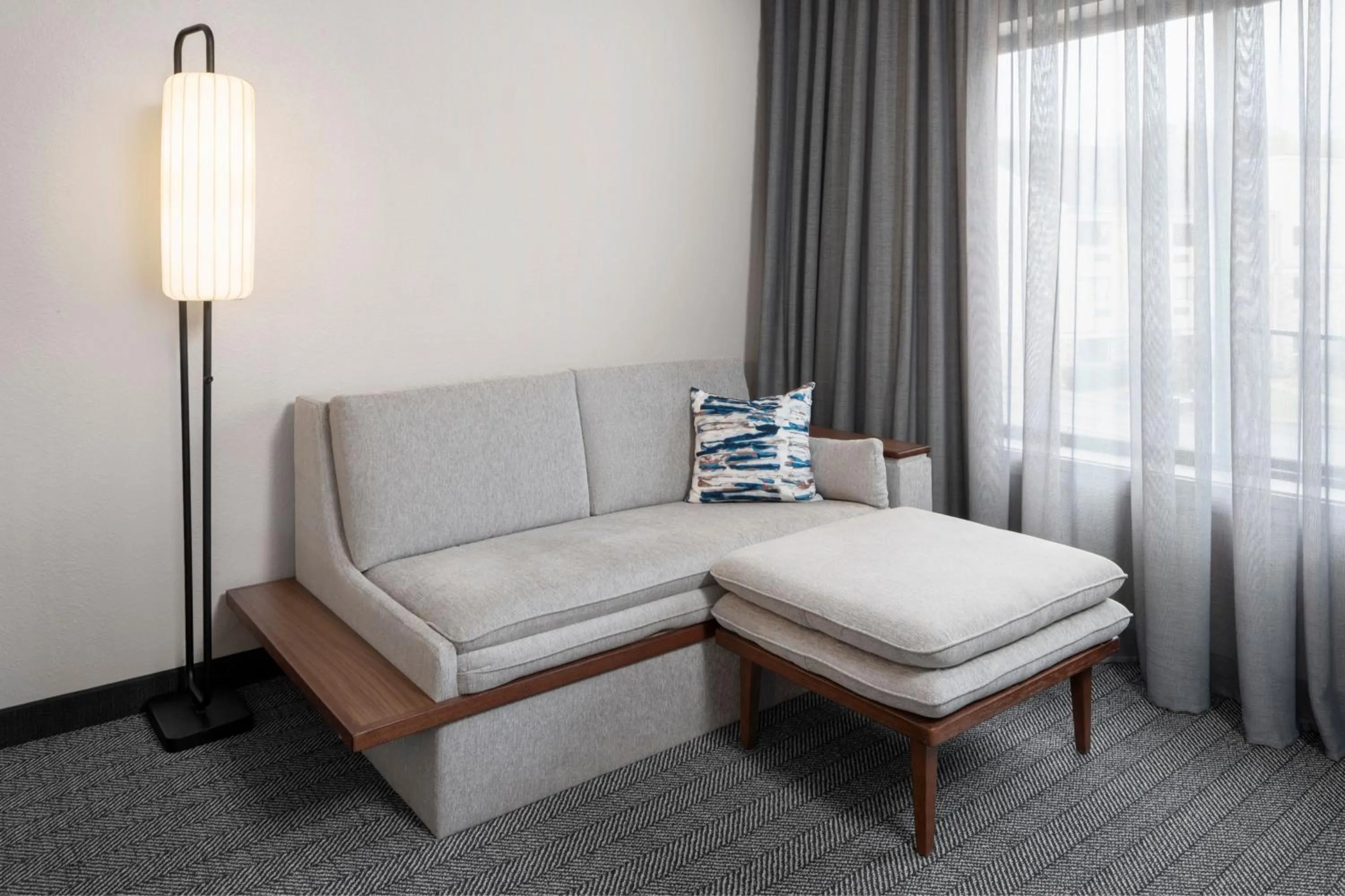 Photo of the whole room in Courtyard by Marriott Little Rock West