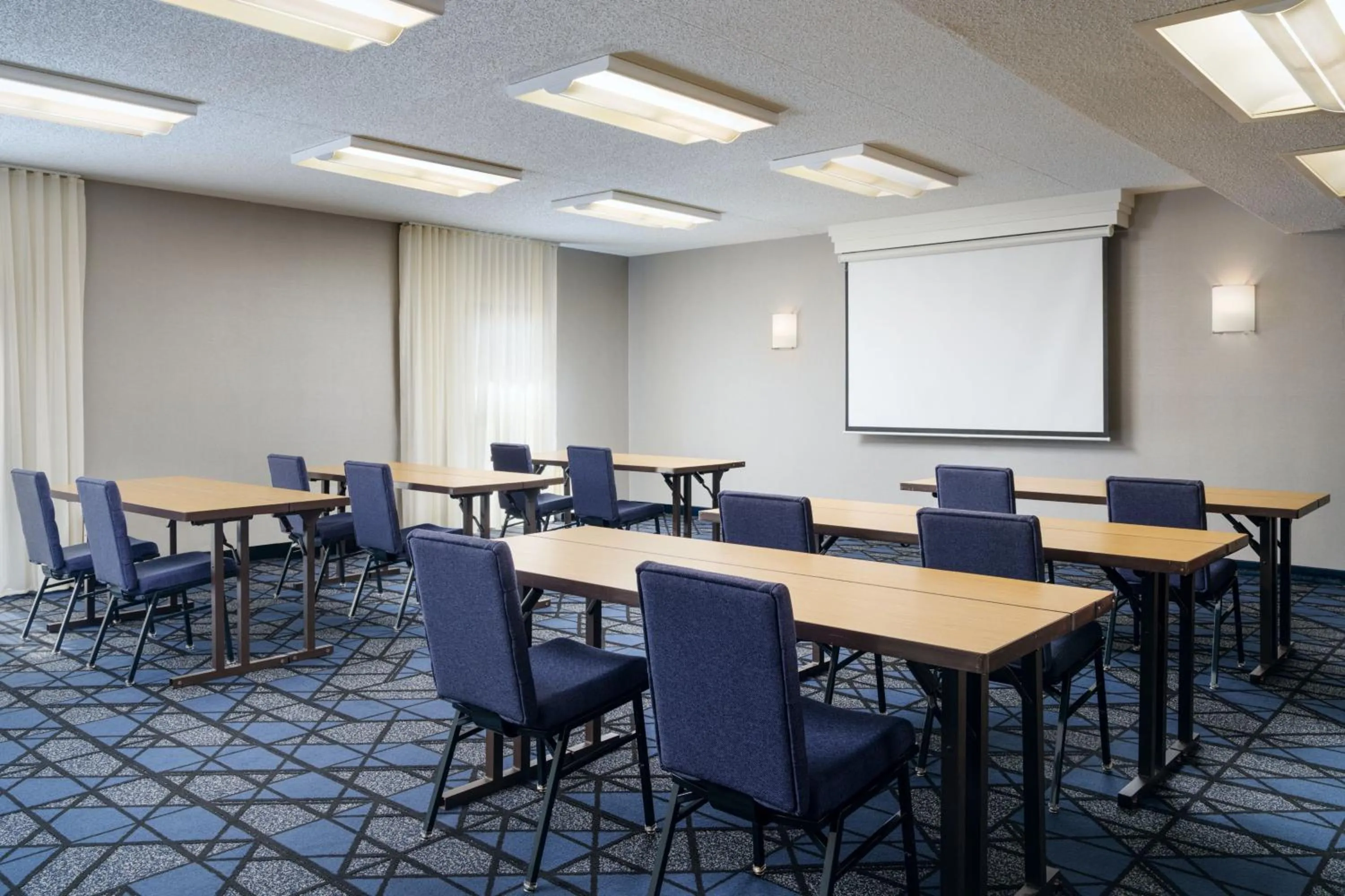 Meeting/conference room in Courtyard by Marriott Little Rock West