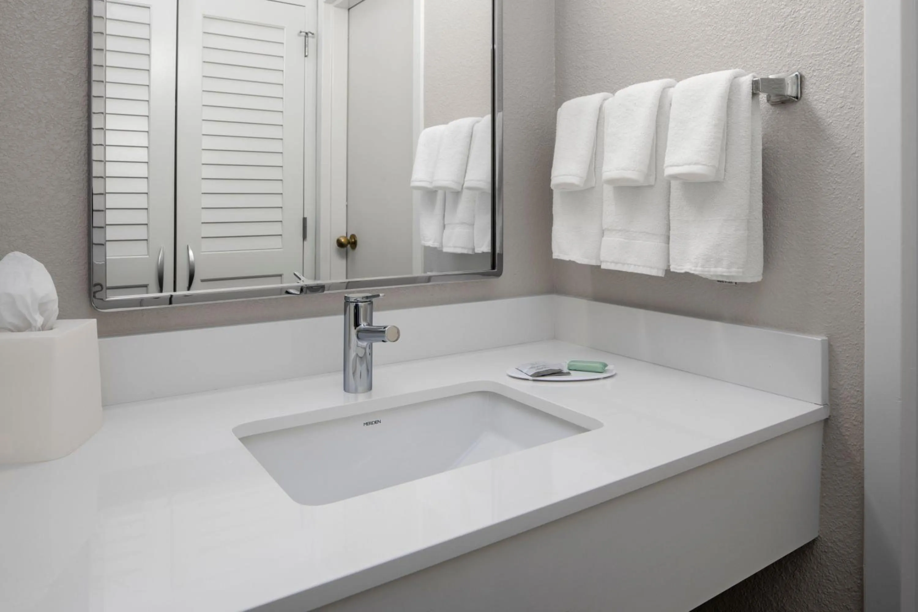 Bathroom in Courtyard by Marriott Little Rock West