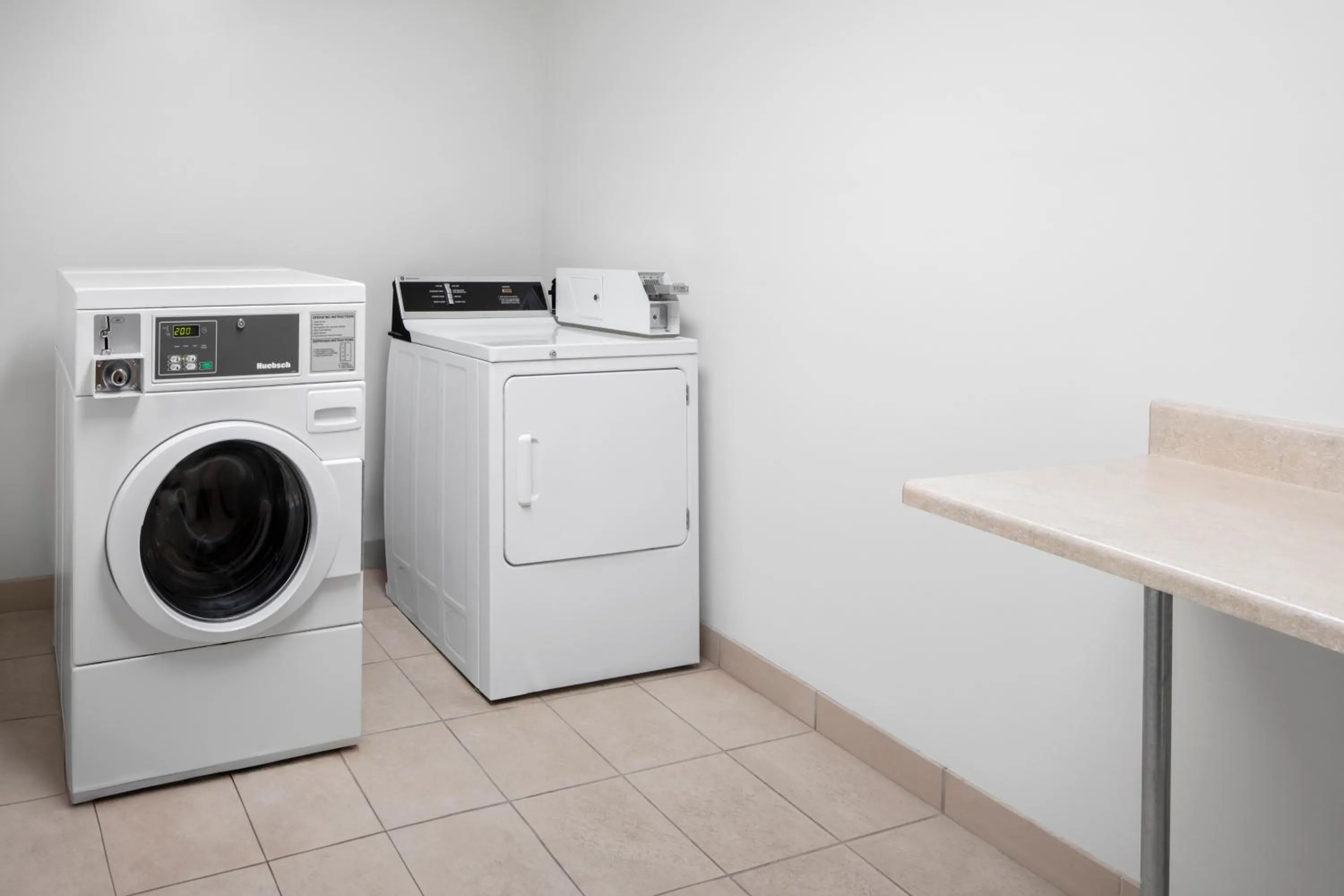 laundry in Courtyard by Marriott Little Rock West