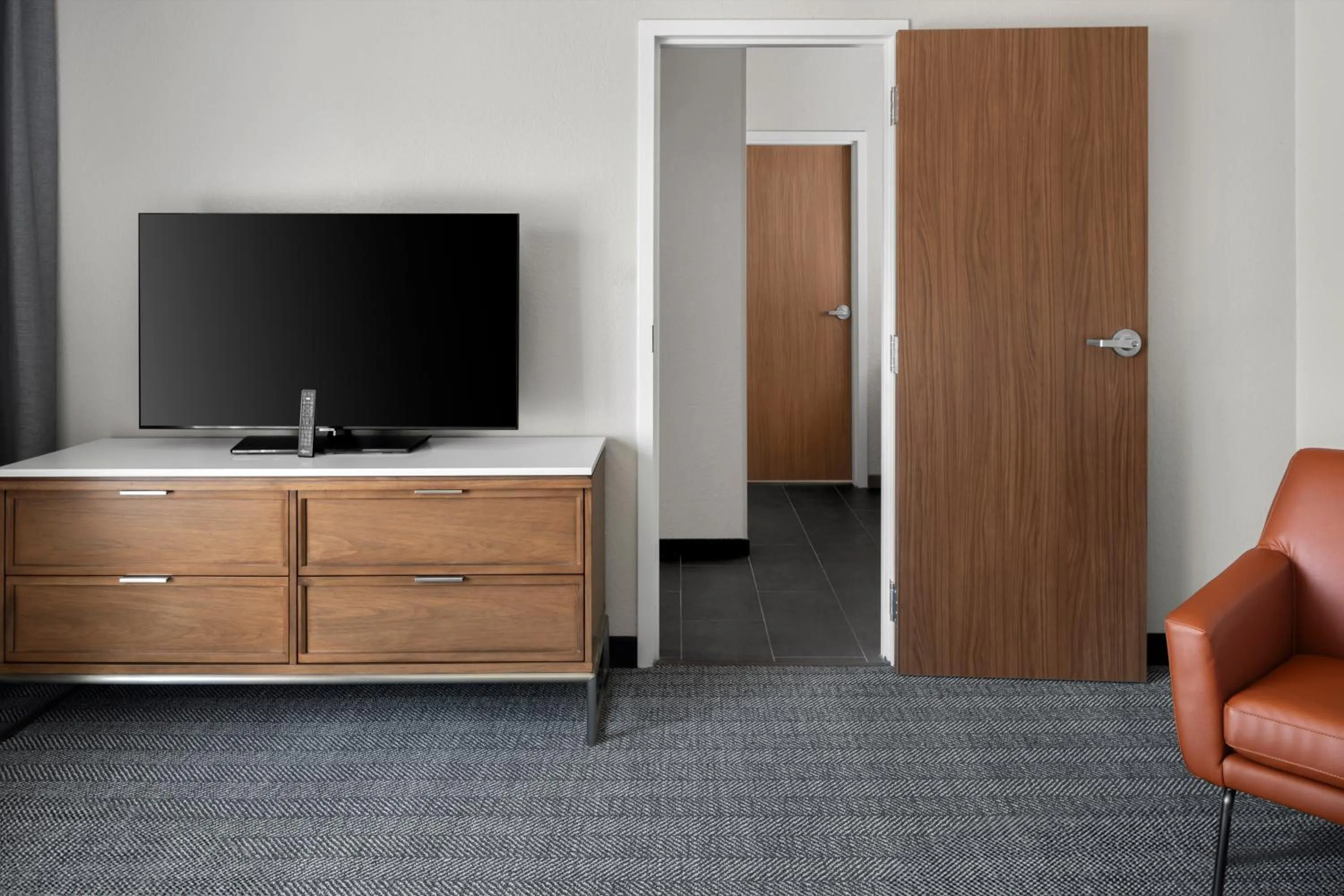 Living room in Courtyard by Marriott Little Rock West