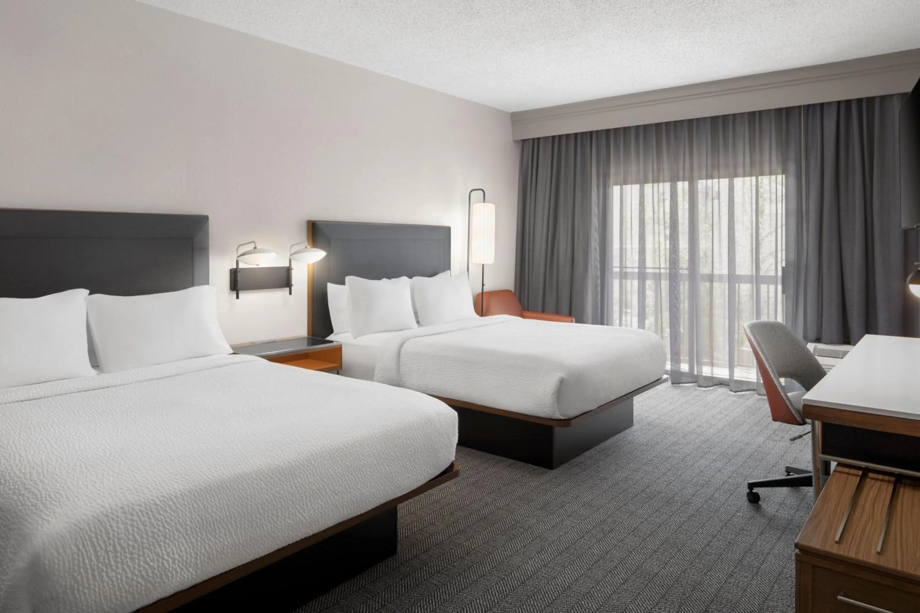Photo of the whole room, Bed in Courtyard by Marriott Little Rock West