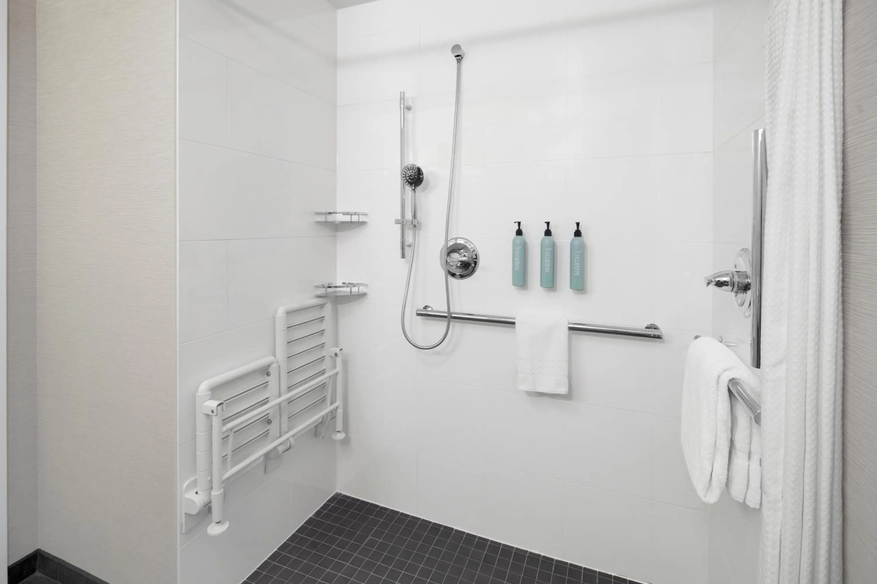 Shower in Courtyard by Marriott Little Rock West