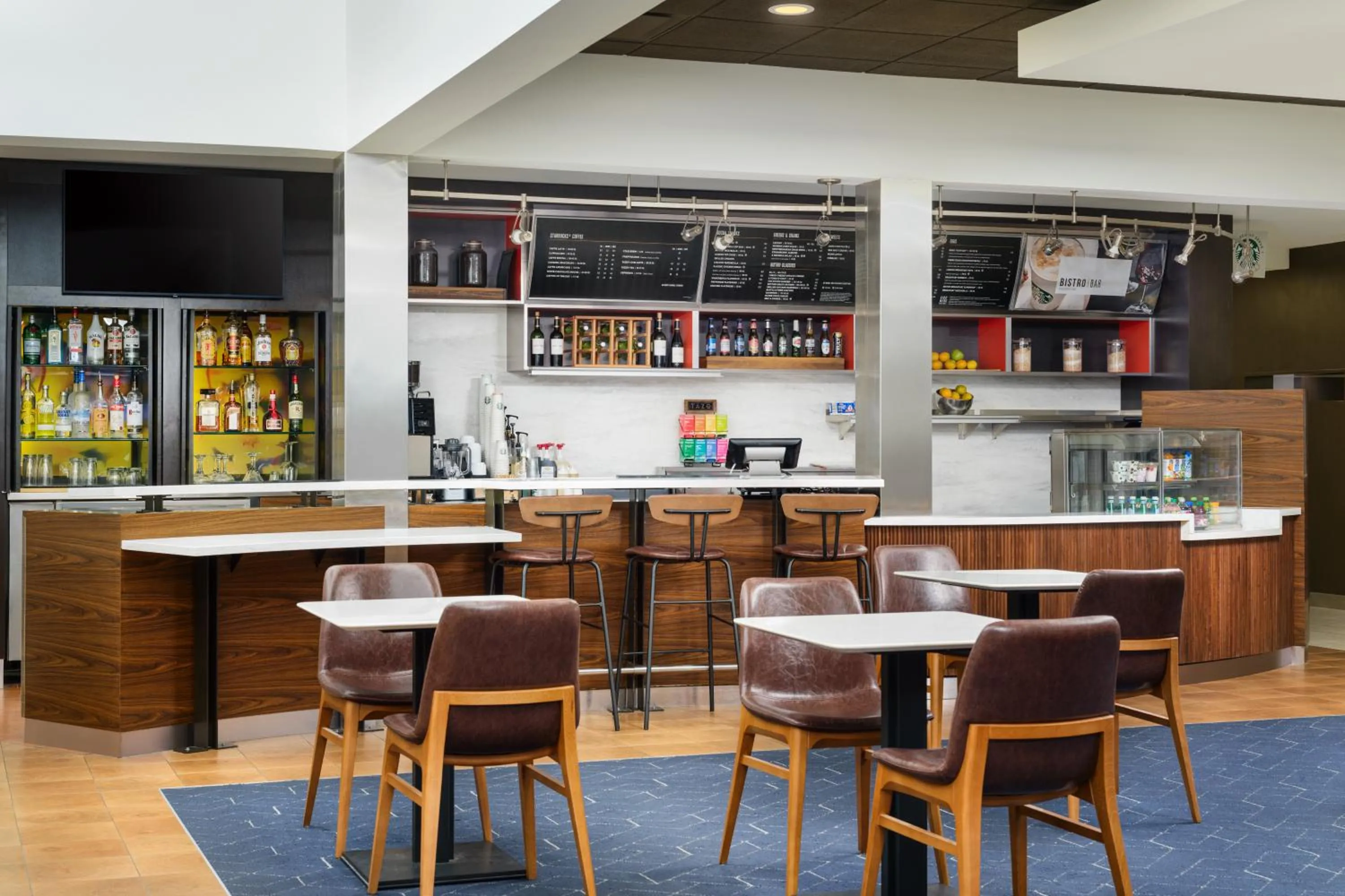 Dining area in Courtyard by Marriott Little Rock West