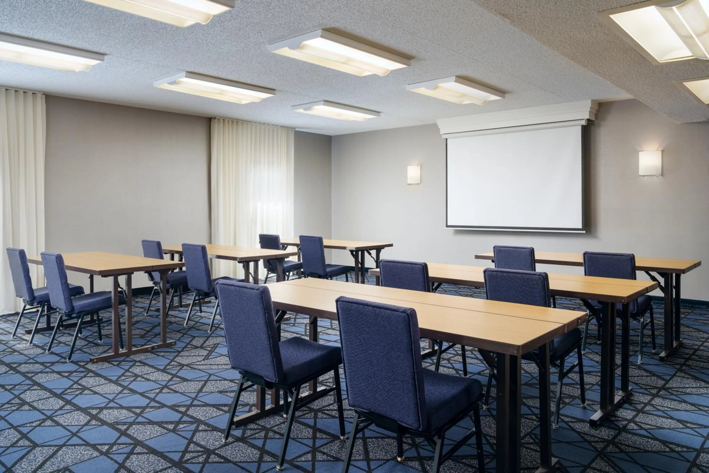 Meeting/conference room in Courtyard by Marriott Little Rock West