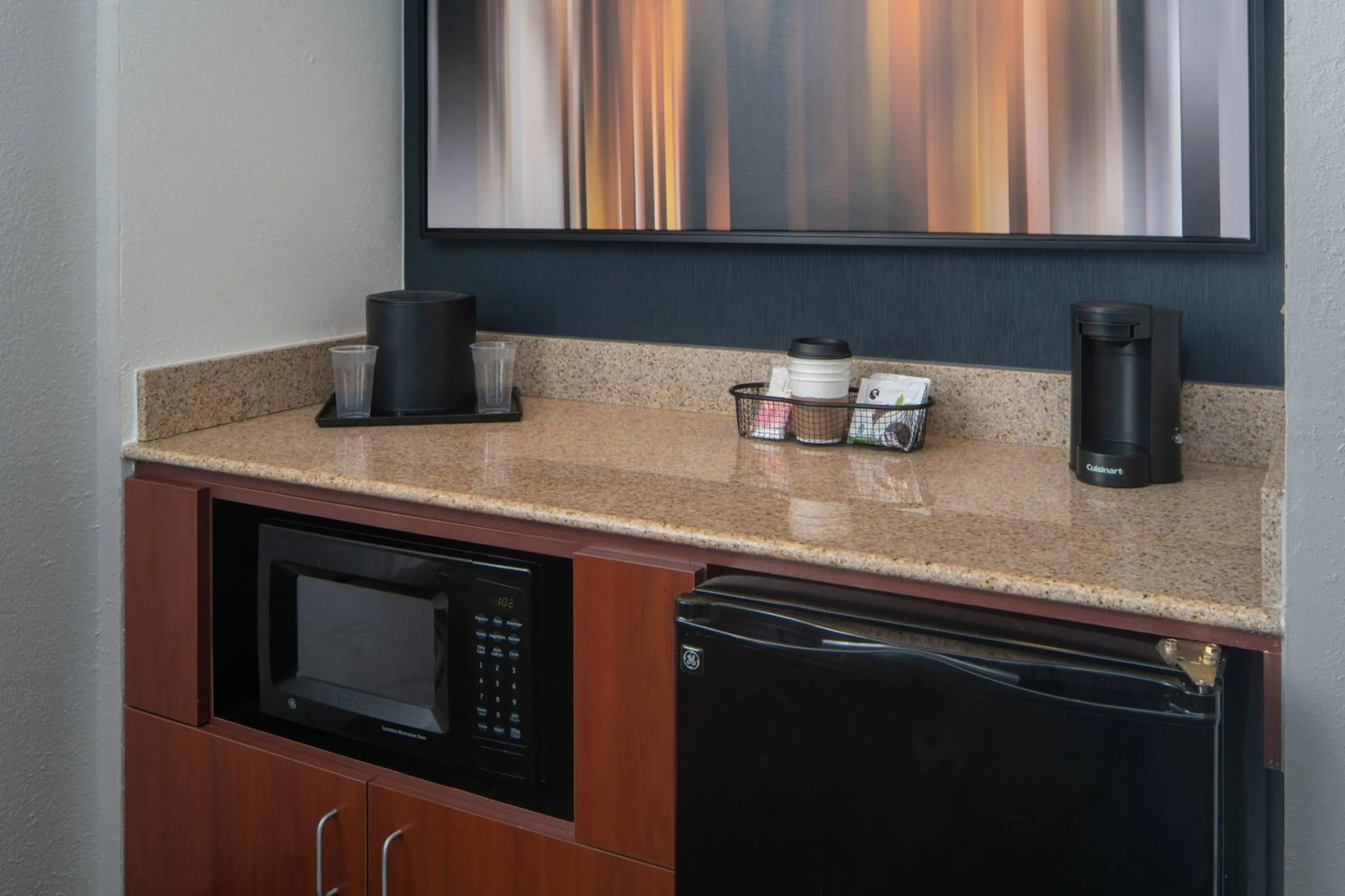 Lounge or bar in Courtyard by Marriott Memphis East/Park Avenue