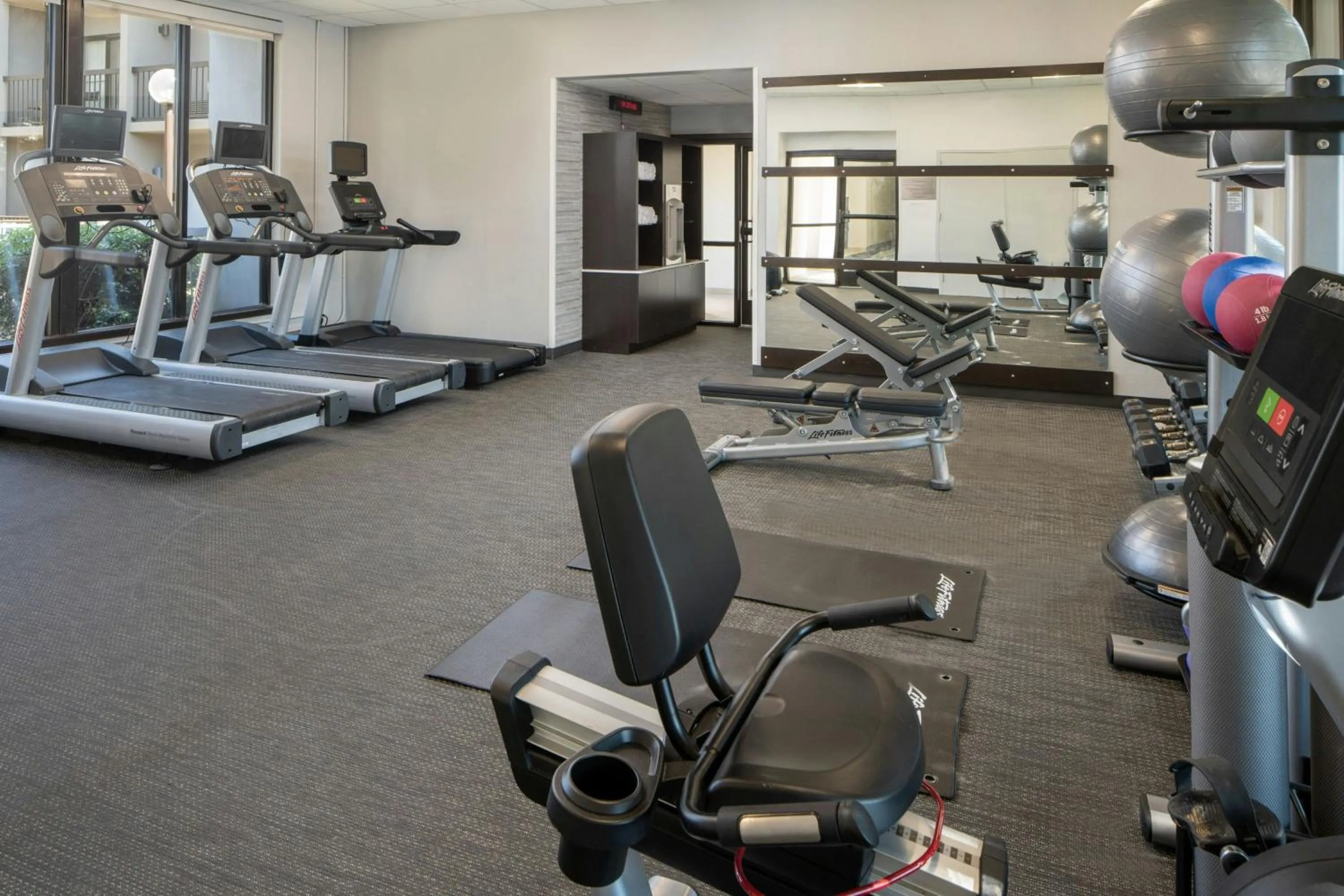 Fitness centre/facilities in Courtyard by Marriott Memphis East/Park Avenue