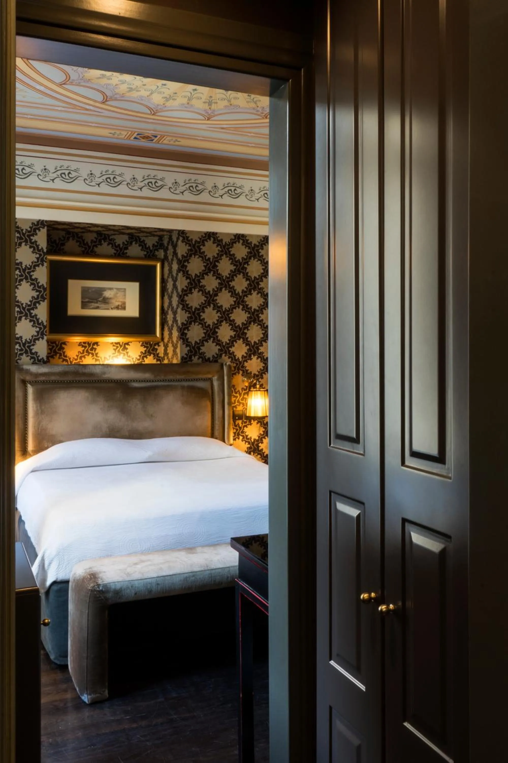 Bed in Maison Grecque Hotel Extraordinaire