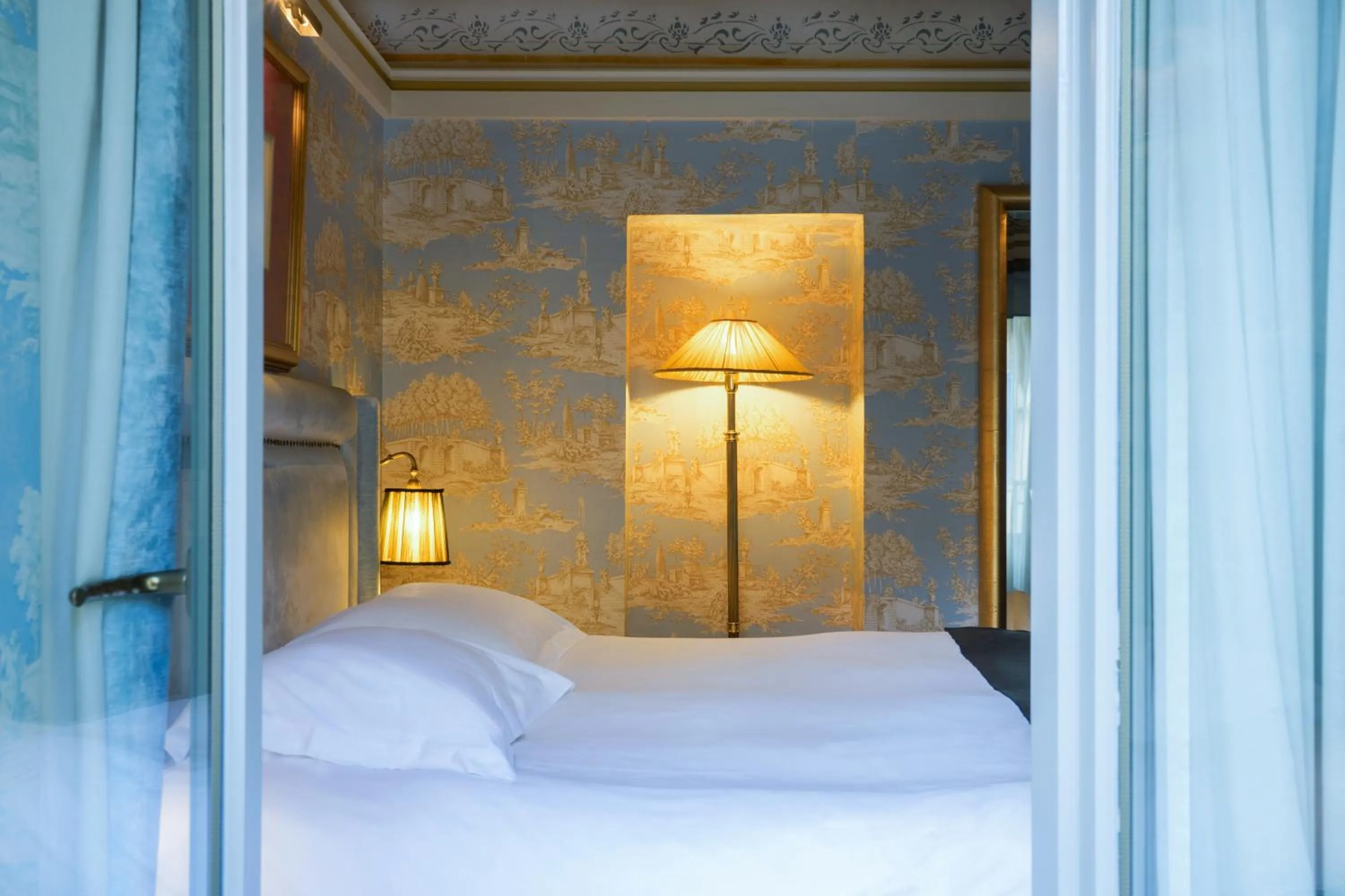 Bed in Maison Grecque Hotel Extraordinaire