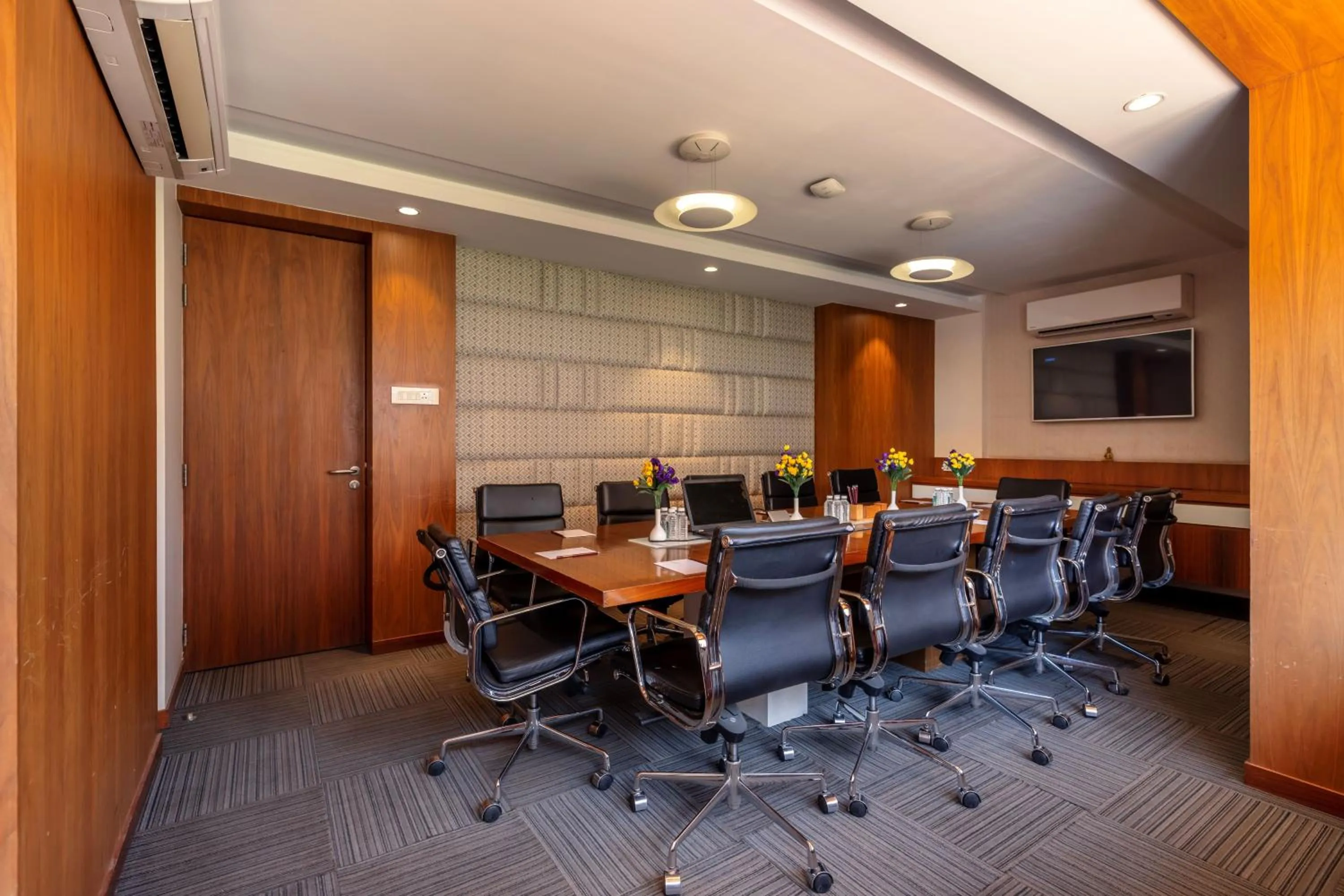 Meeting/conference room in Quality Inn Patria Suites, Rajkot