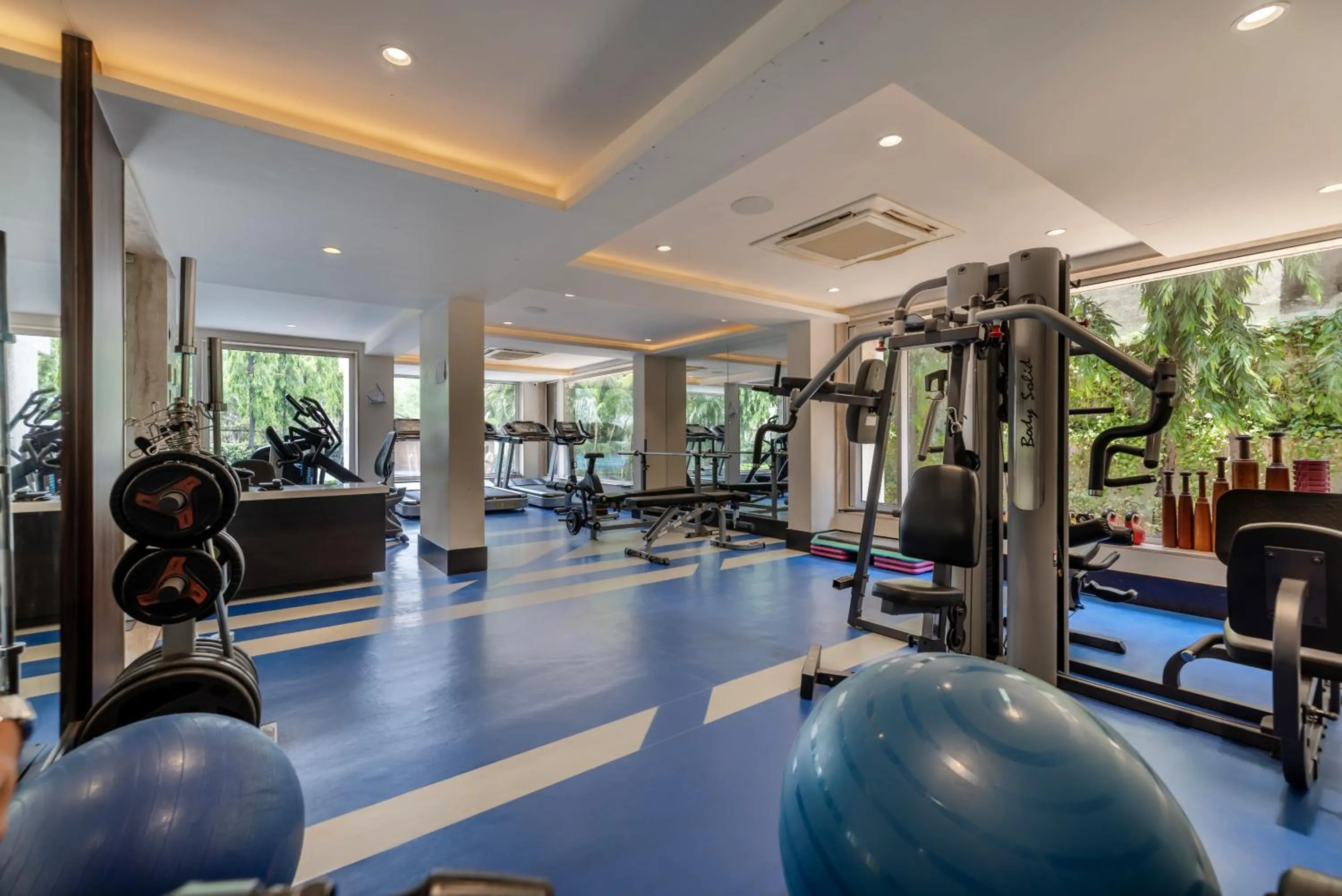 Fitness centre/facilities in Quality Inn Patria Suites, Rajkot