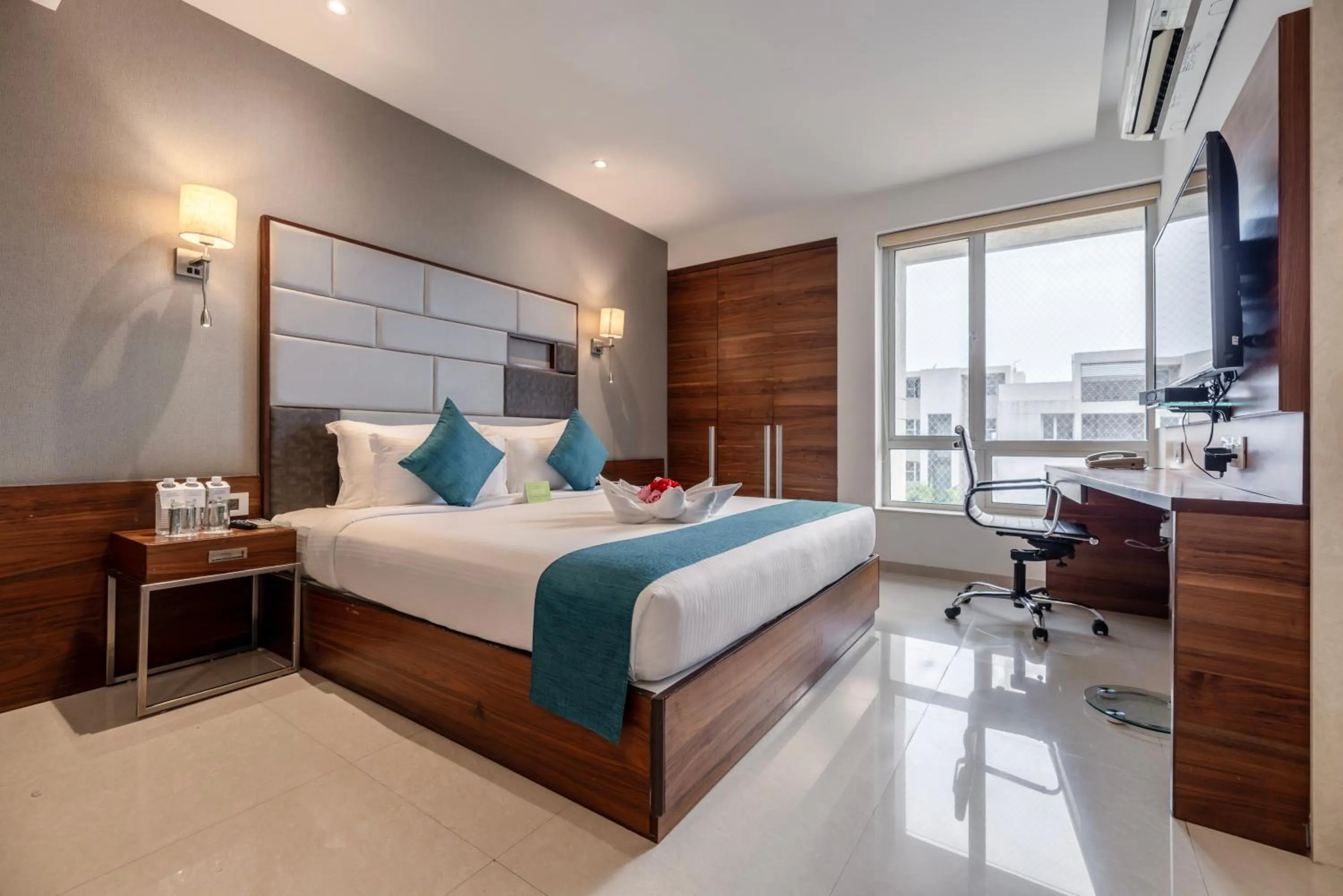 Bedroom, Bed in Quality Inn Patria Suites, Rajkot