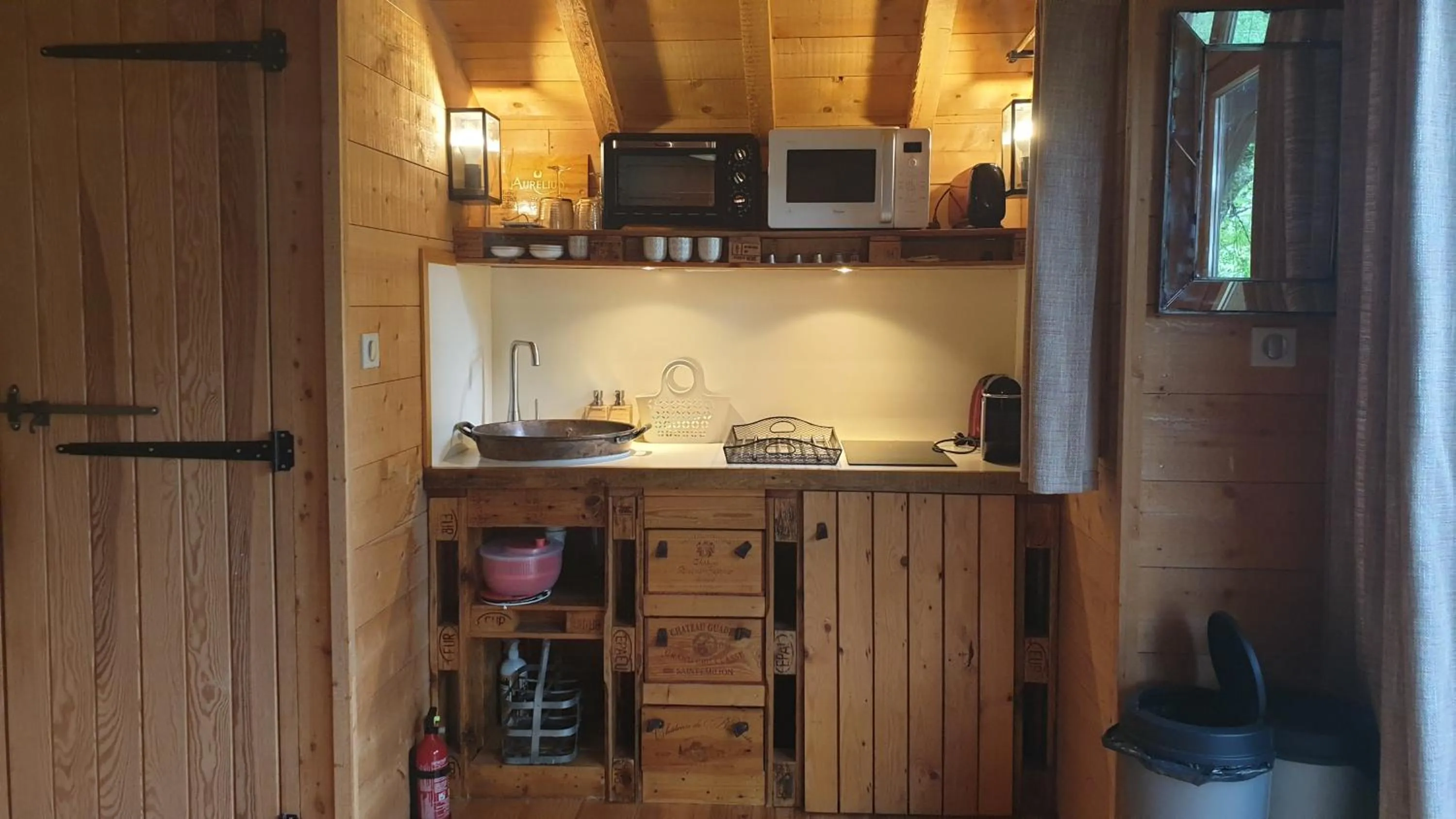Kitchen or kitchenette in Château de Courtebotte