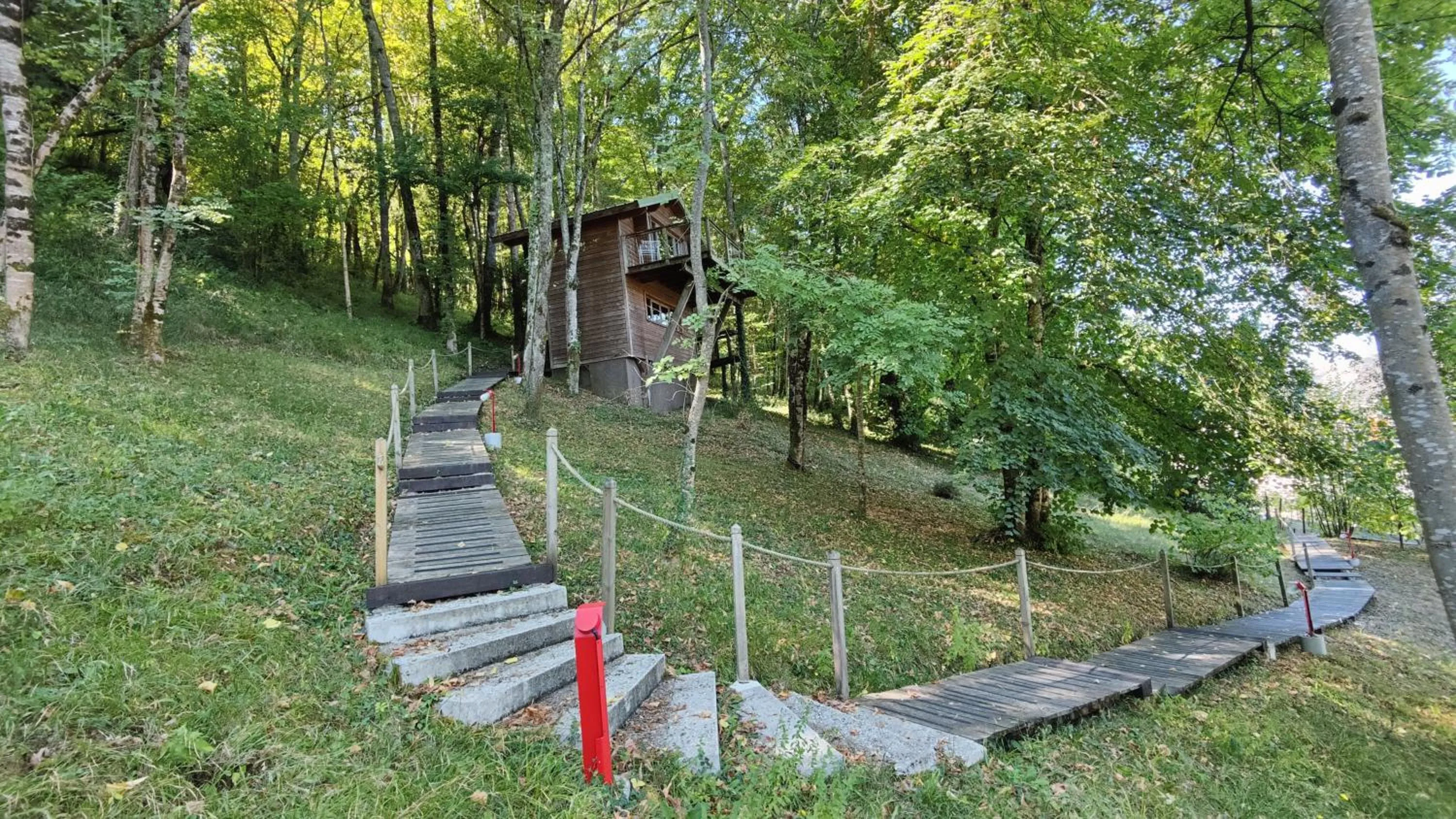 Garden view in Château de Courtebotte