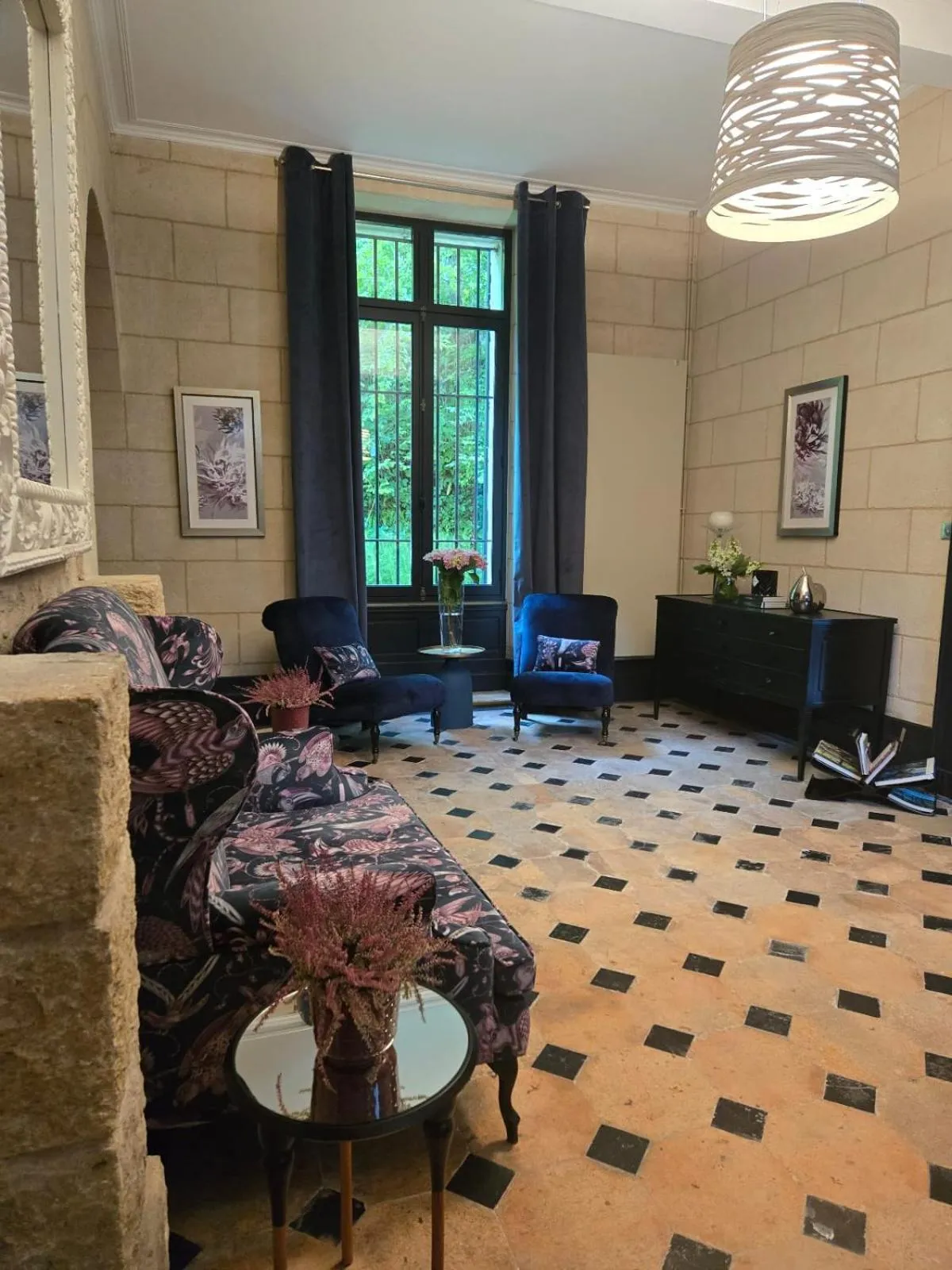 Seating area in Château de Courtebotte