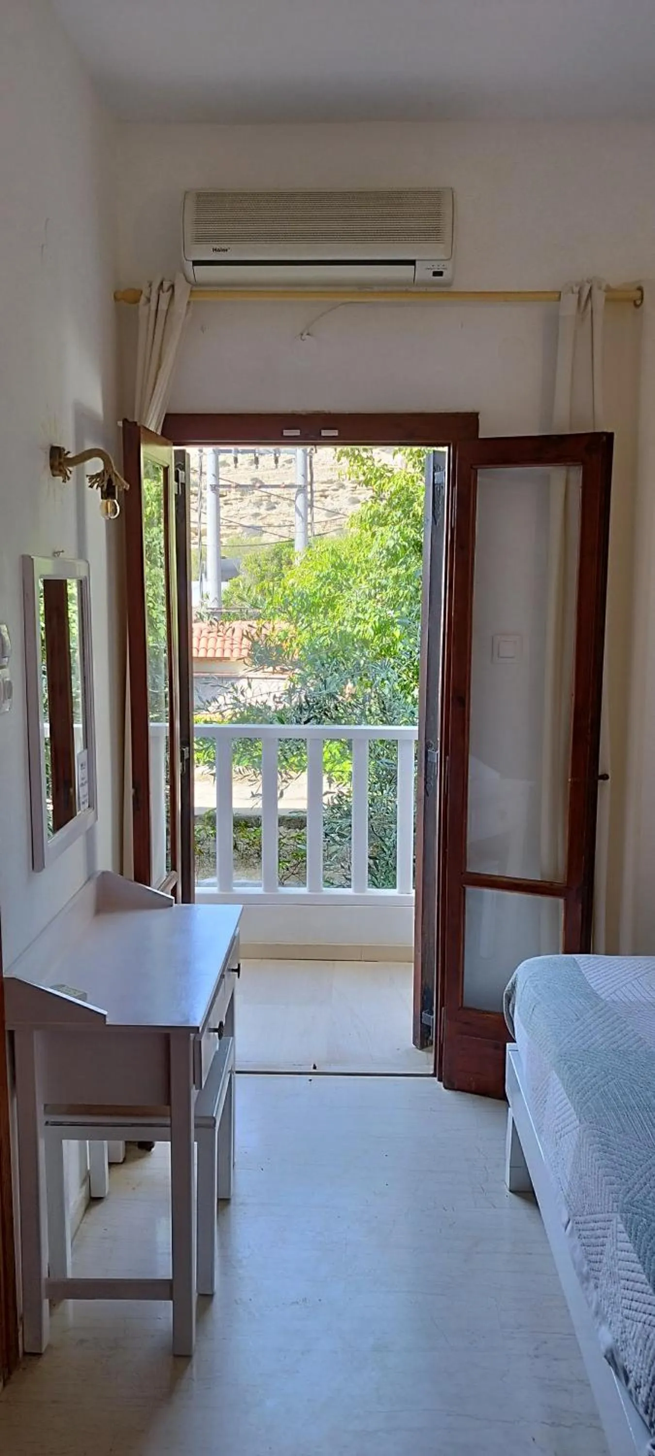 View (from property/room), Bed in Hotel Sofia